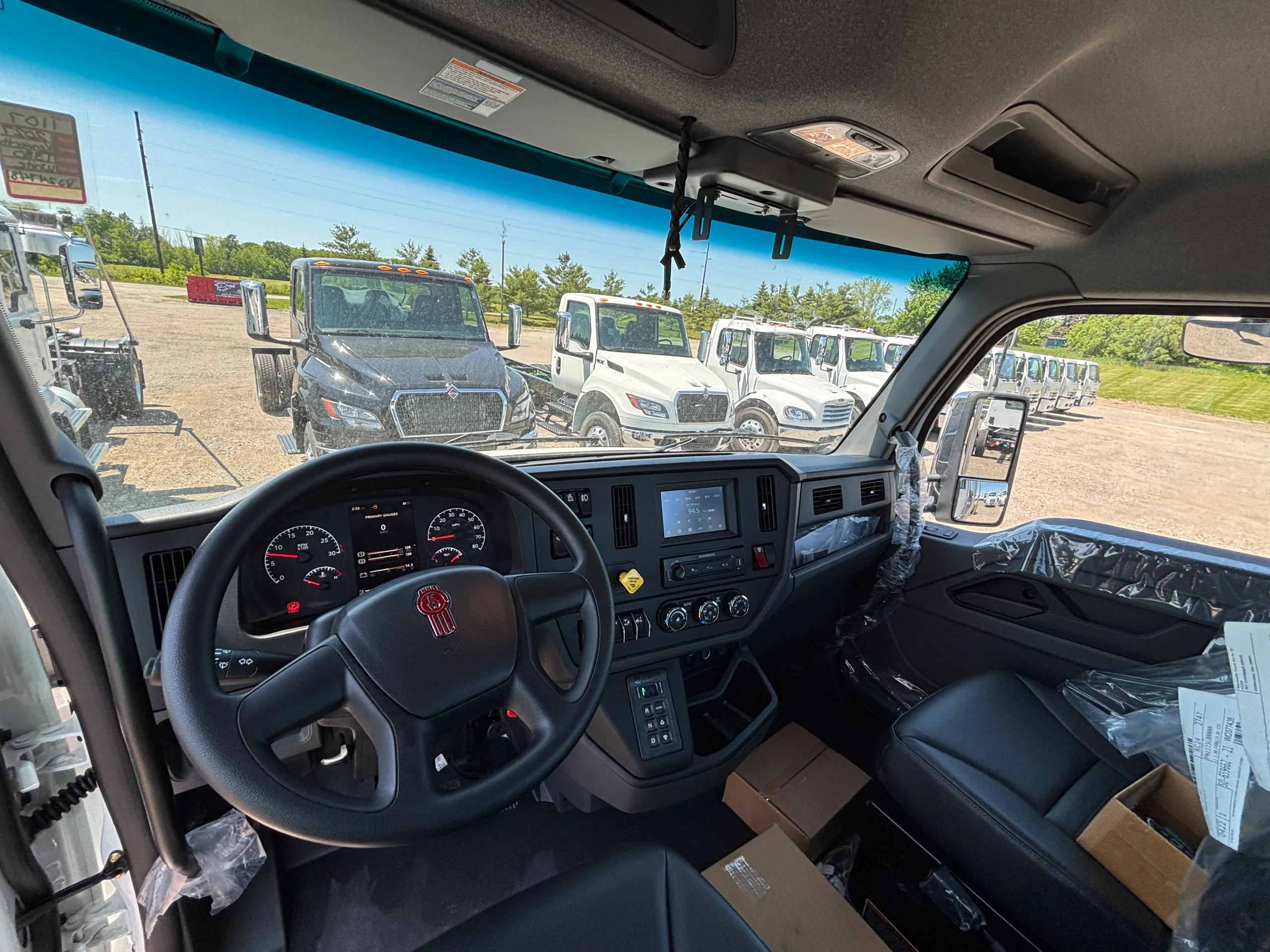 NEW 2027 Kenworth T380 Hooklift Truck - image 6 of 6