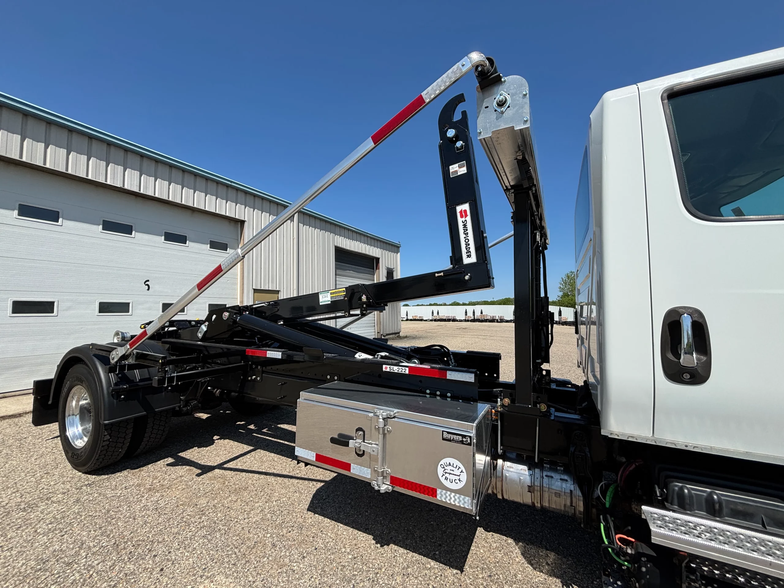 Used 2019 International Mv Hooklift Truck USED 2019 International MV Hooklift Truck - image 6 of 6