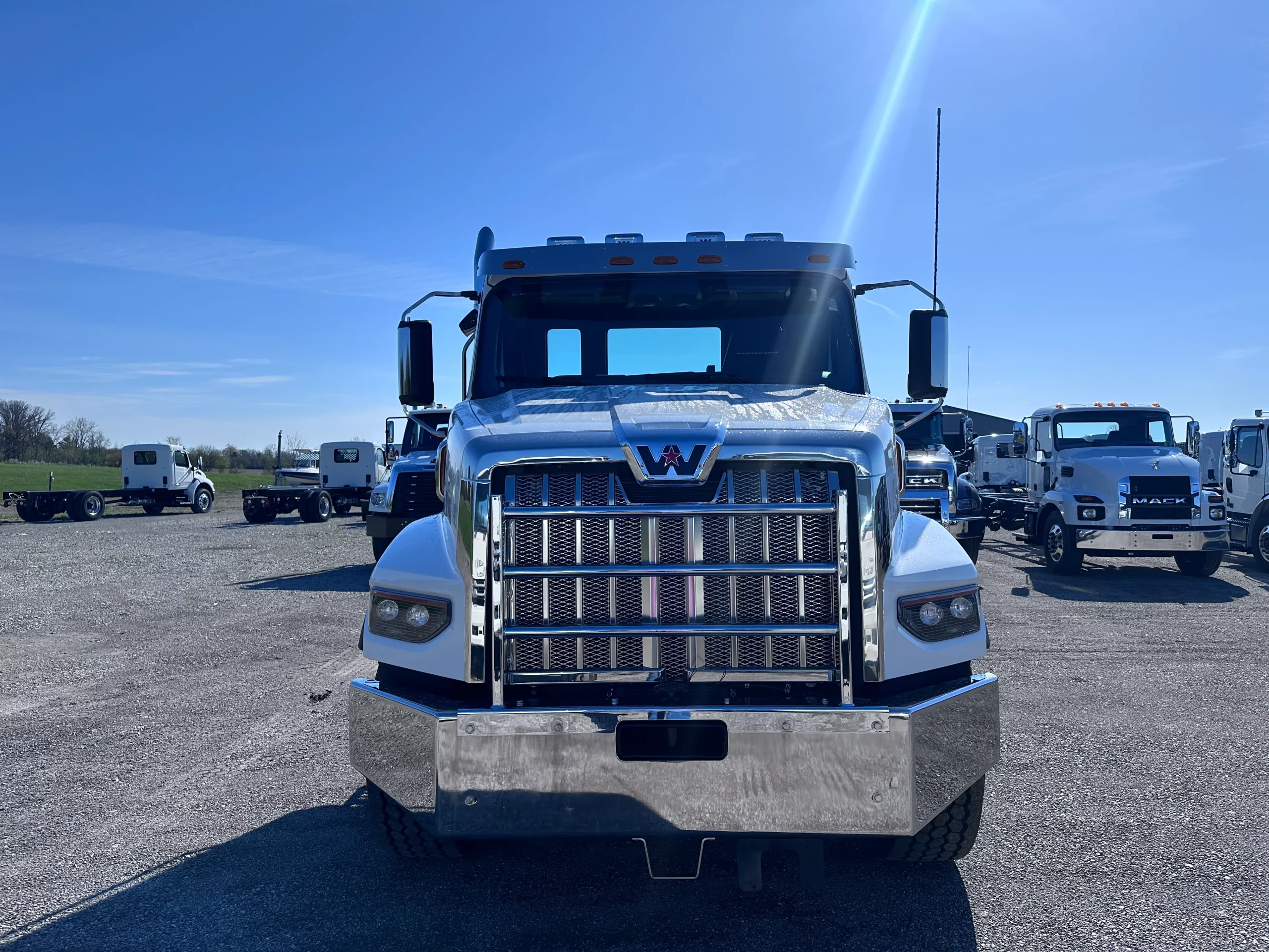 NEW 2027 Western Star 49X Hooklift Truck NEW 2027 Western Star 49X Hooklift Truck - image 2 of 6