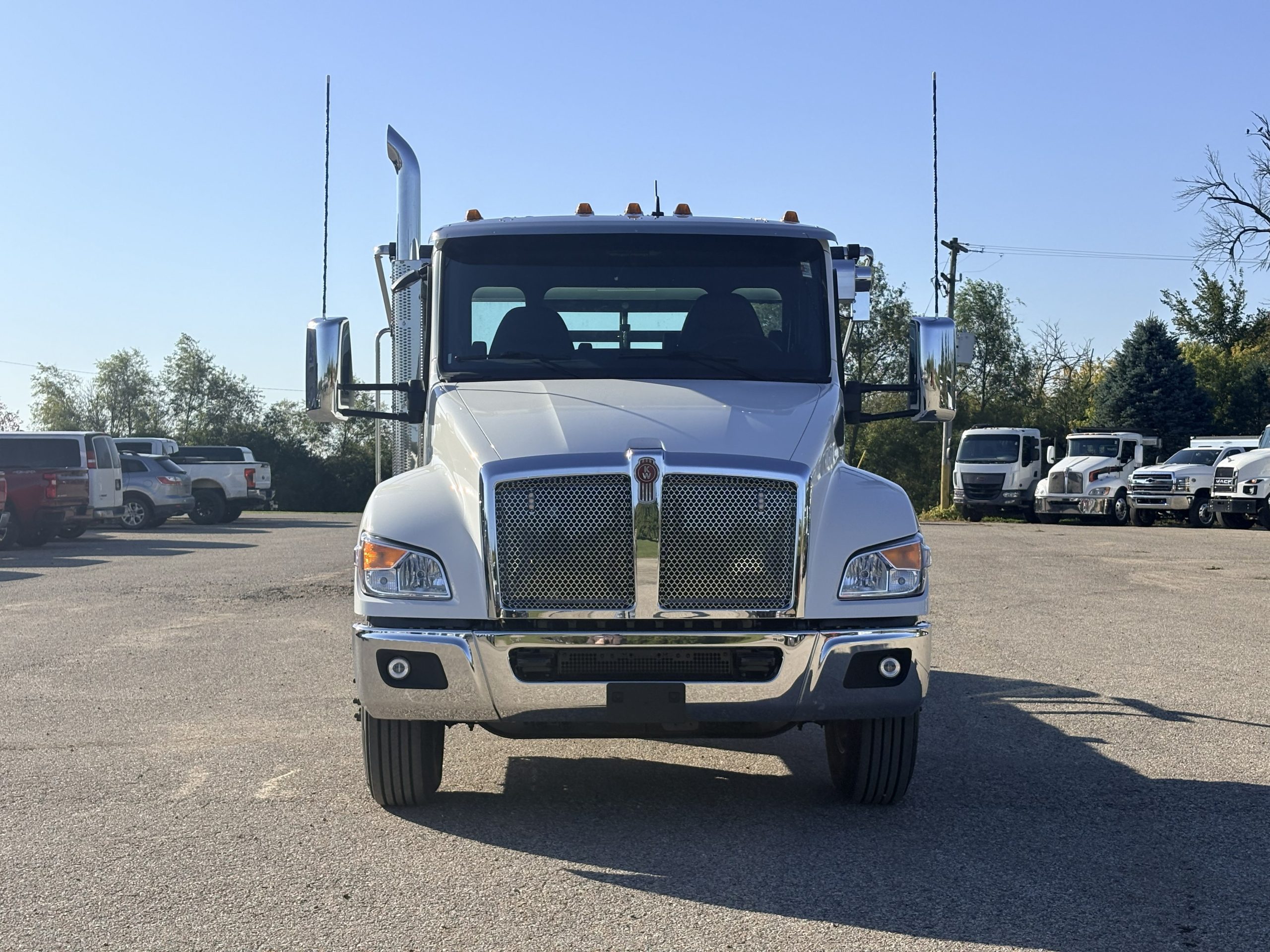 NEW 2027 Kenworth T280 Hooklift Truck NEW 2027 Kenworth T280 Hooklift Truck - image 1 of 6