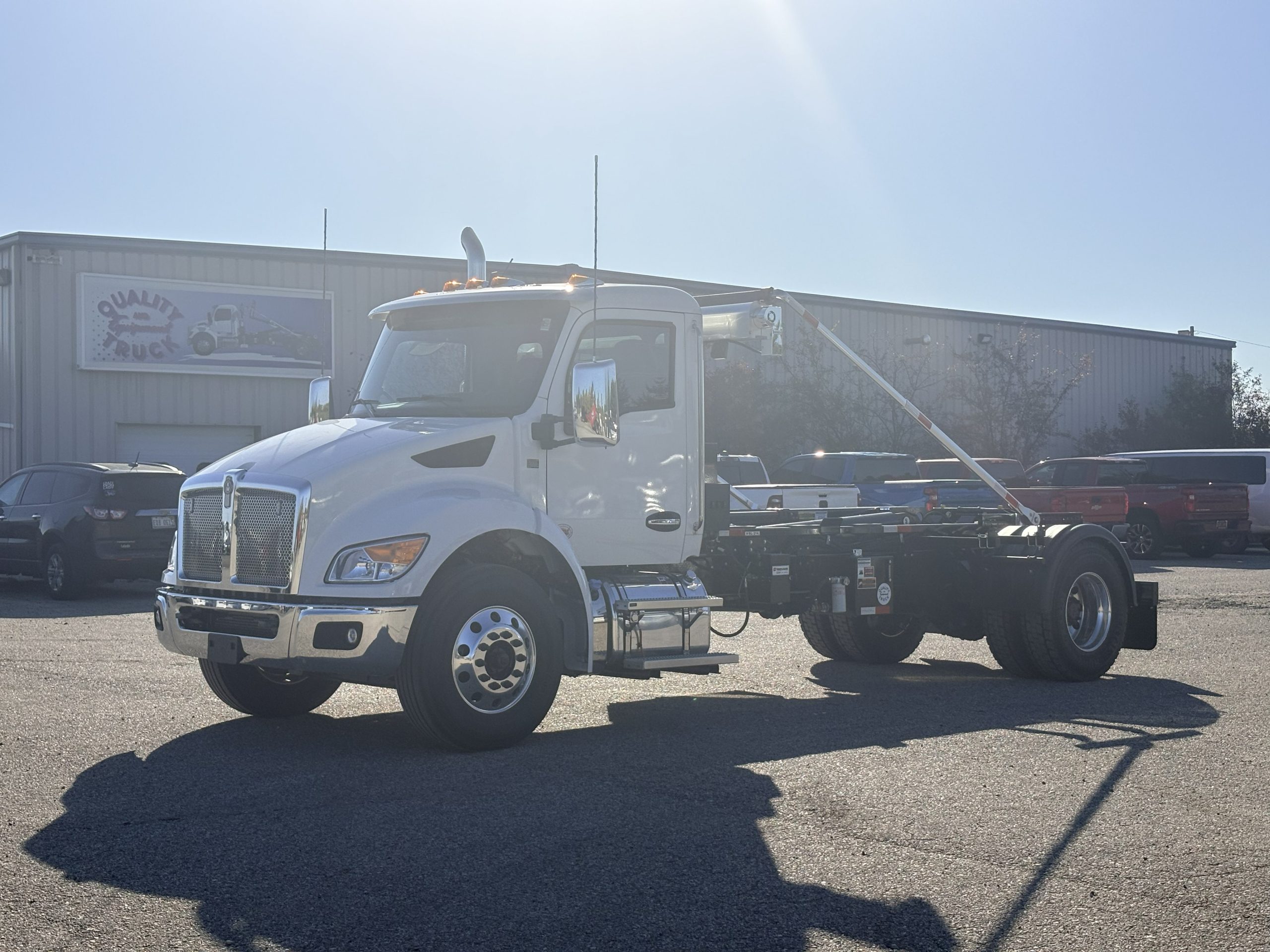 NEW 2027 Kenworth T280 Hooklift Truck NEW 2027 Kenworth T280 Hooklift Truck - image 5 of 6