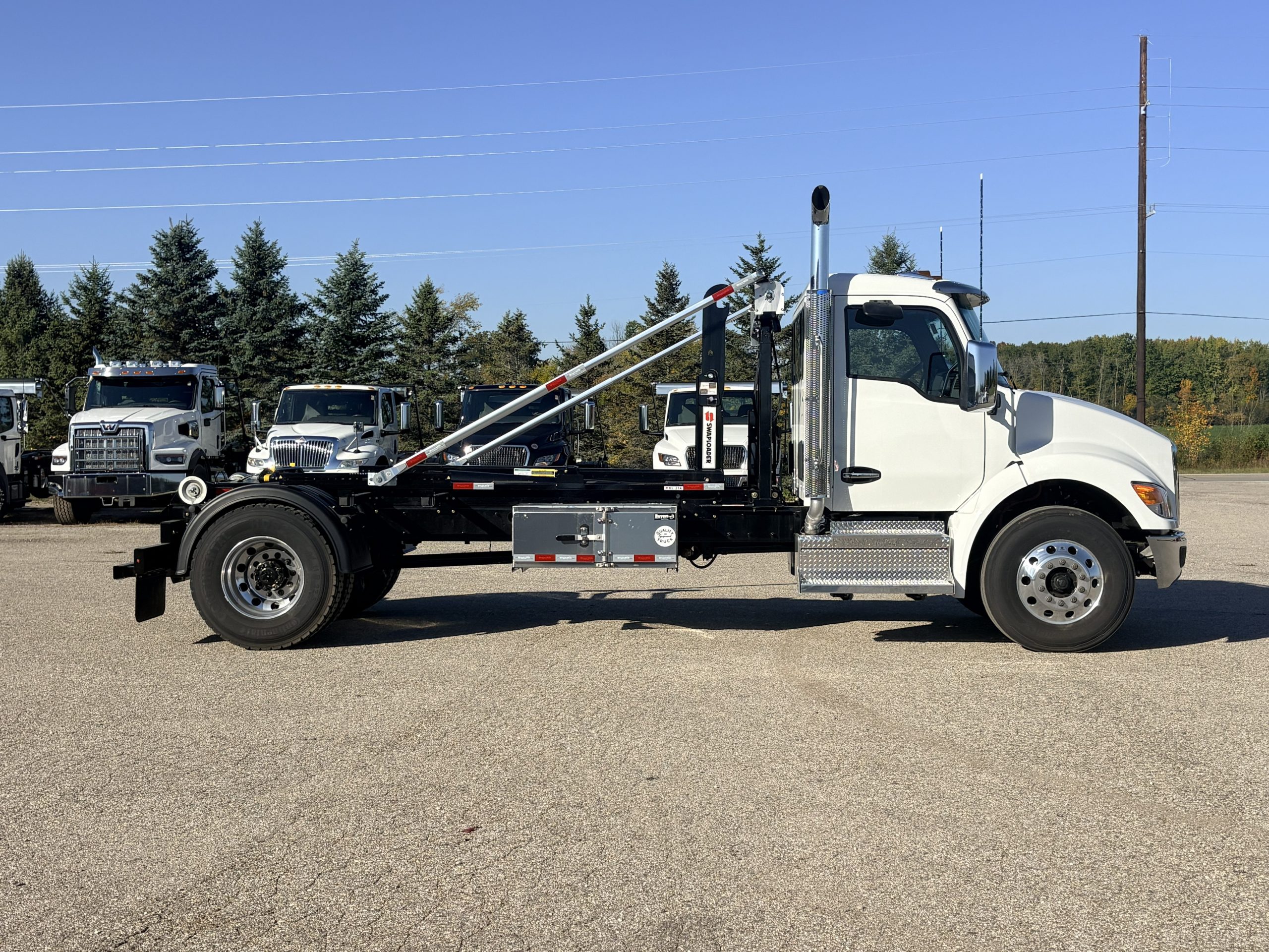 NEW 2027 Kenworth T280 Hooklift Truck NEW 2027 Kenworth T280 Hooklift Truck - image 4 of 6