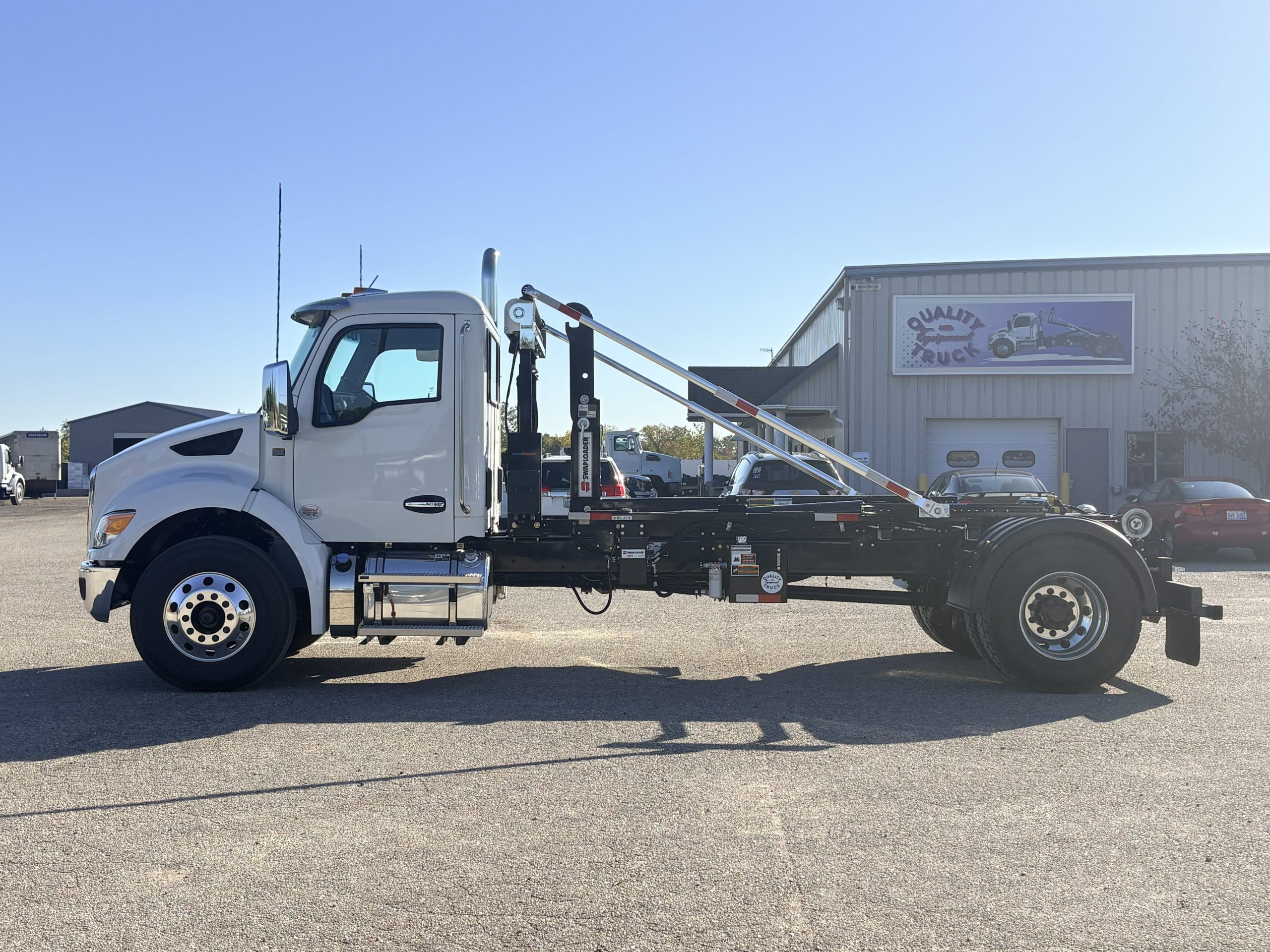 NEW 2027 Kenworth T280 Hooklift Truck NEW 2027 Kenworth T280 Hooklift Truck - image 3 of 6