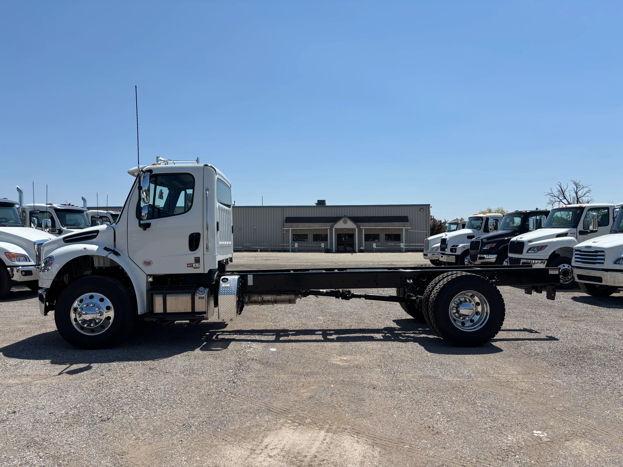 NEW 2027 Freightliner M2 Hooklift Truck NEW 2027 Freightliner M2 Hooklift Truck - image 5 of 6