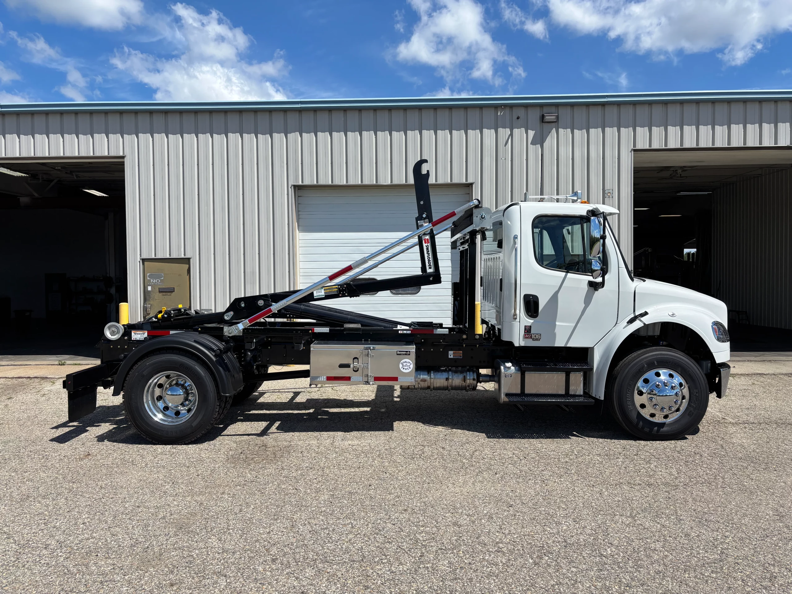 New 2027 Freightliner M2 Hooklift Truck NEW 2027 Freightliner M2 Hooklift Truck - image 4 of 6