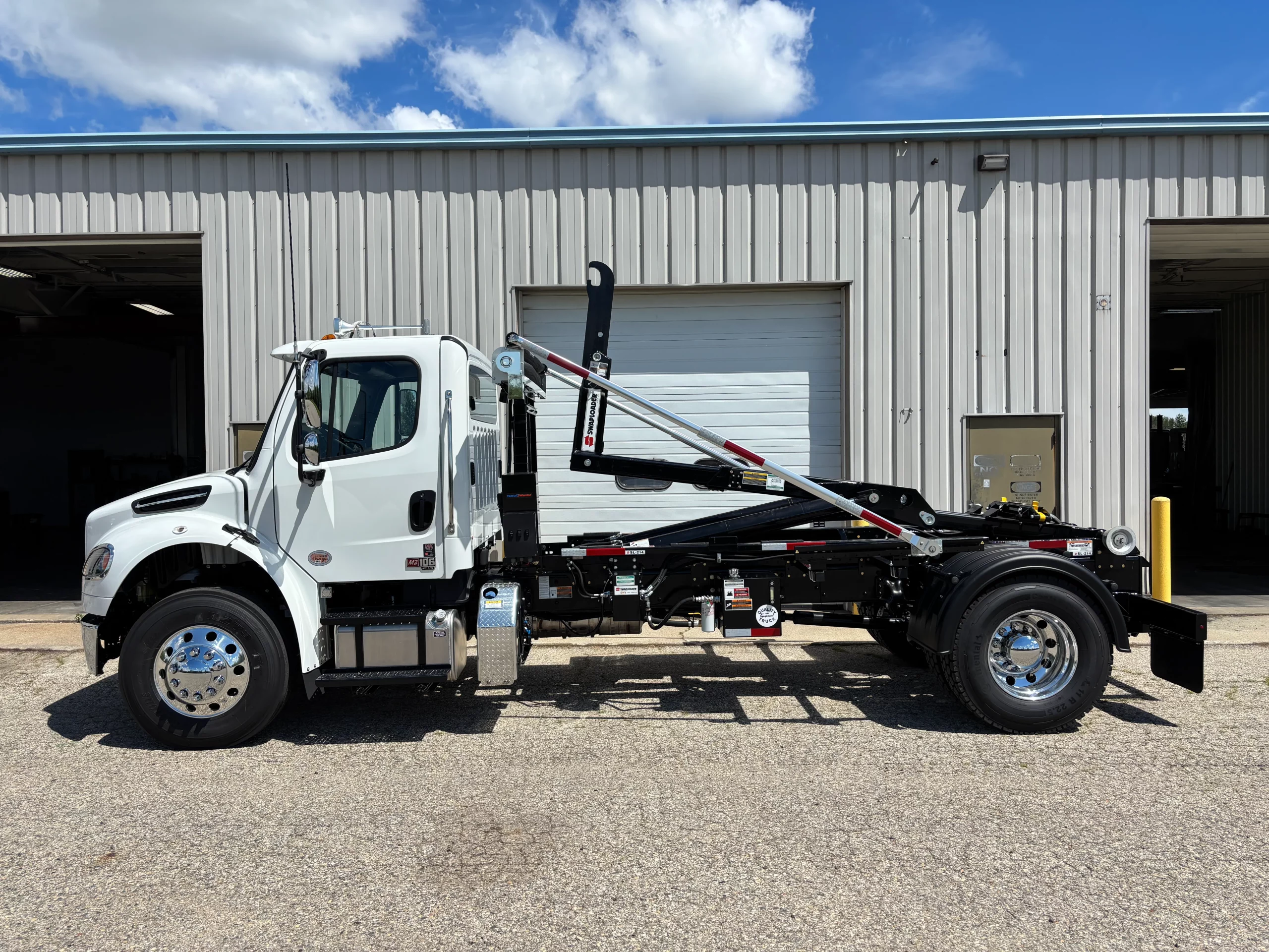 New 2027 Freightliner M2 Hooklift Truck NEW 2027 Freightliner M2 Hooklift Truck - image 5 of 6