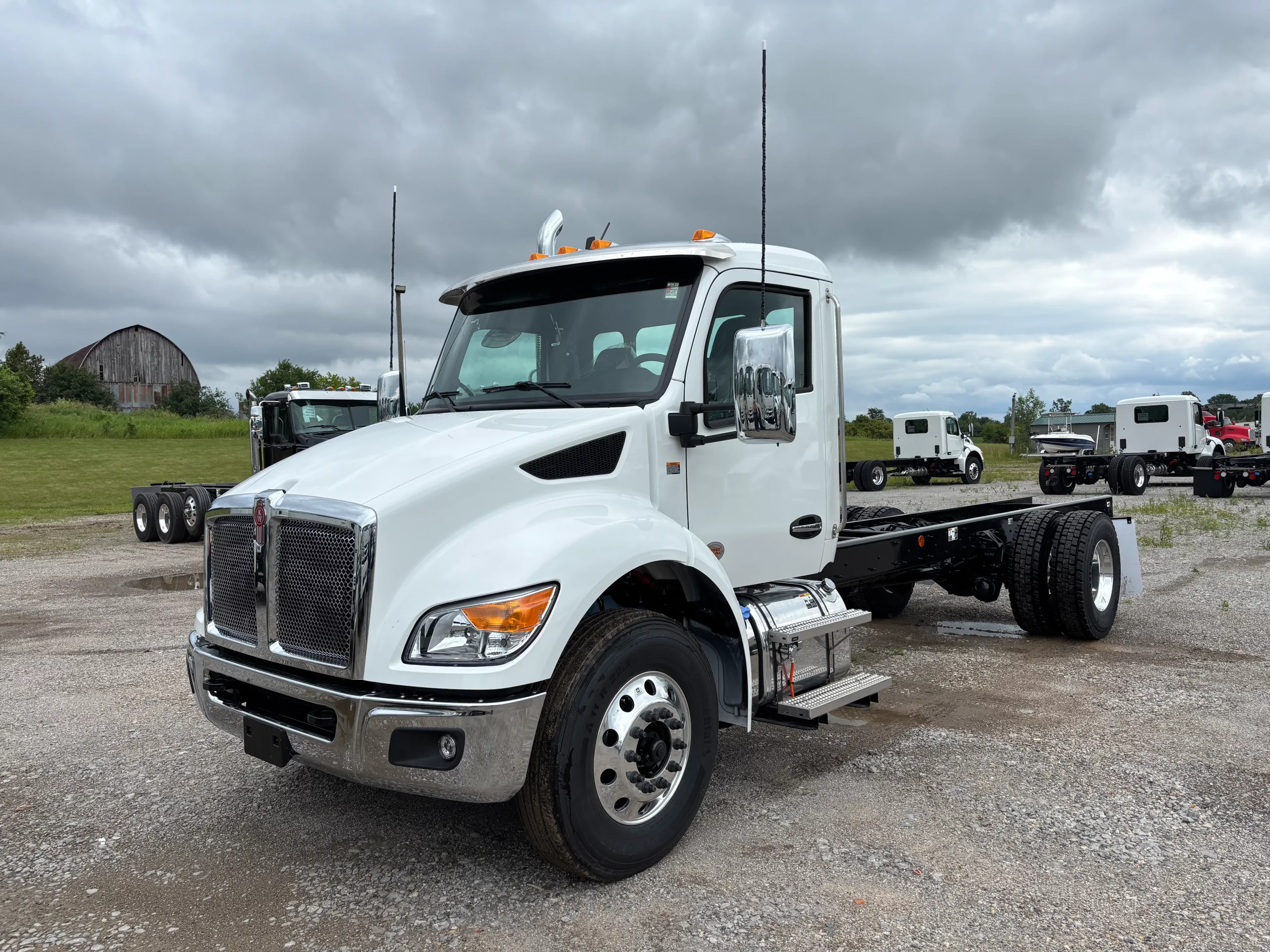 NEW 2027 Kenworth T280 Hooklift Truck NEW 2027 Kenworth T280 Hooklift Truck - image 3 of 6