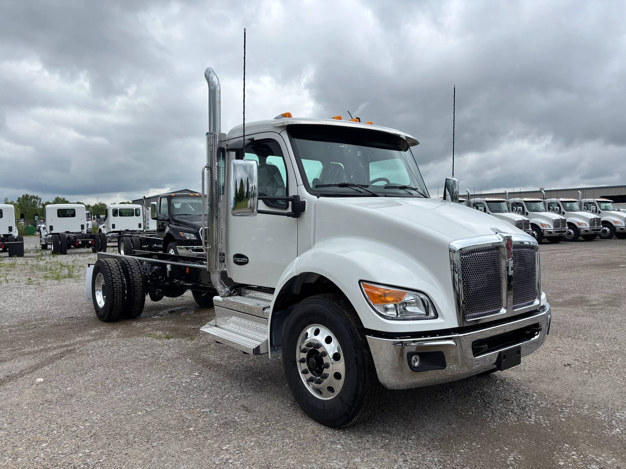 NEW 2027 Kenworth T280 Hooklift Truck NEW 2027 Kenworth T280 Hooklift Truck - image 1 of 6