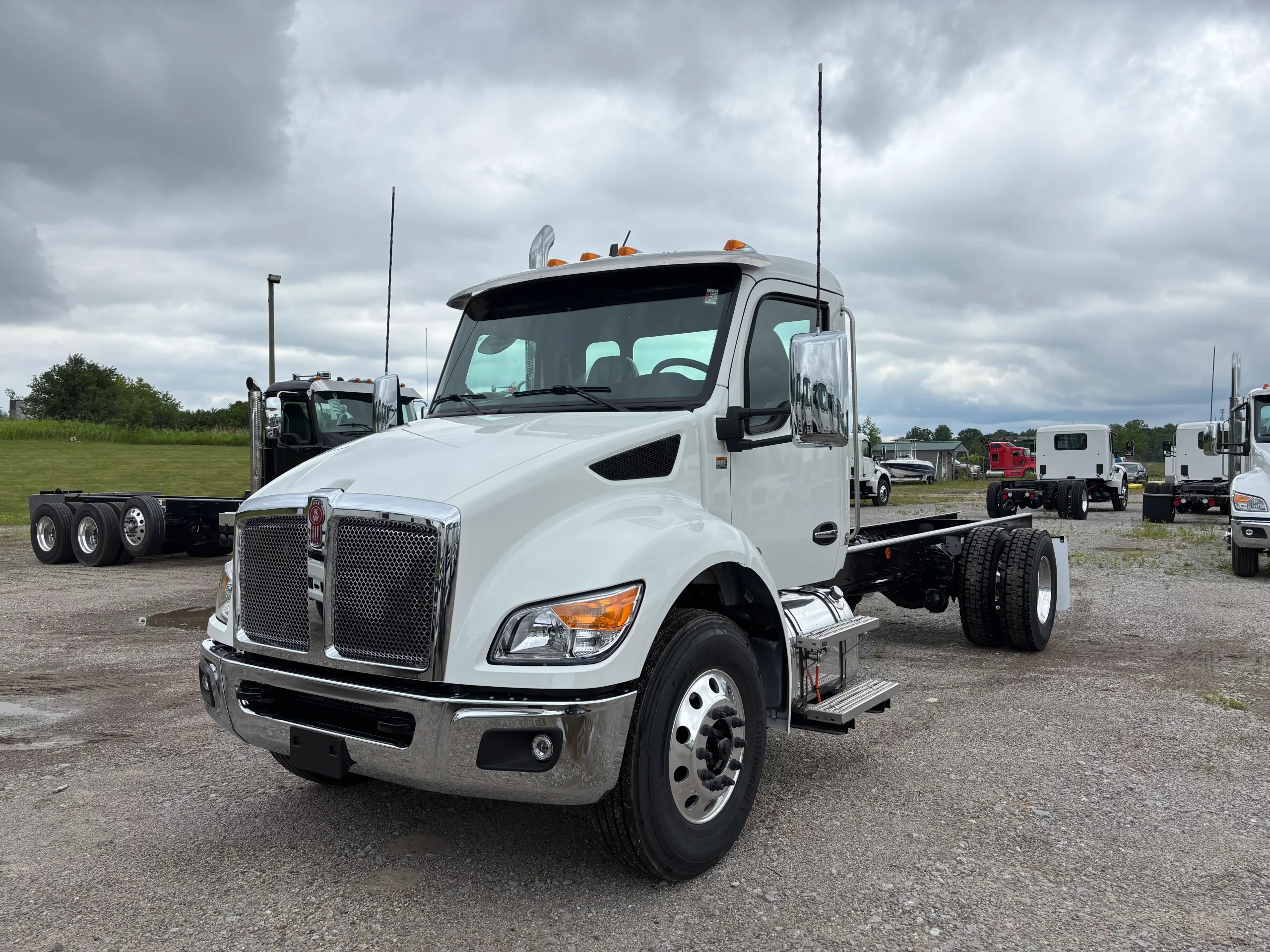 NEW 2027 Kenworth T280 Hooklift Truck NEW 2027 Kenworth T280 Hooklift Truck - image 3 of 6