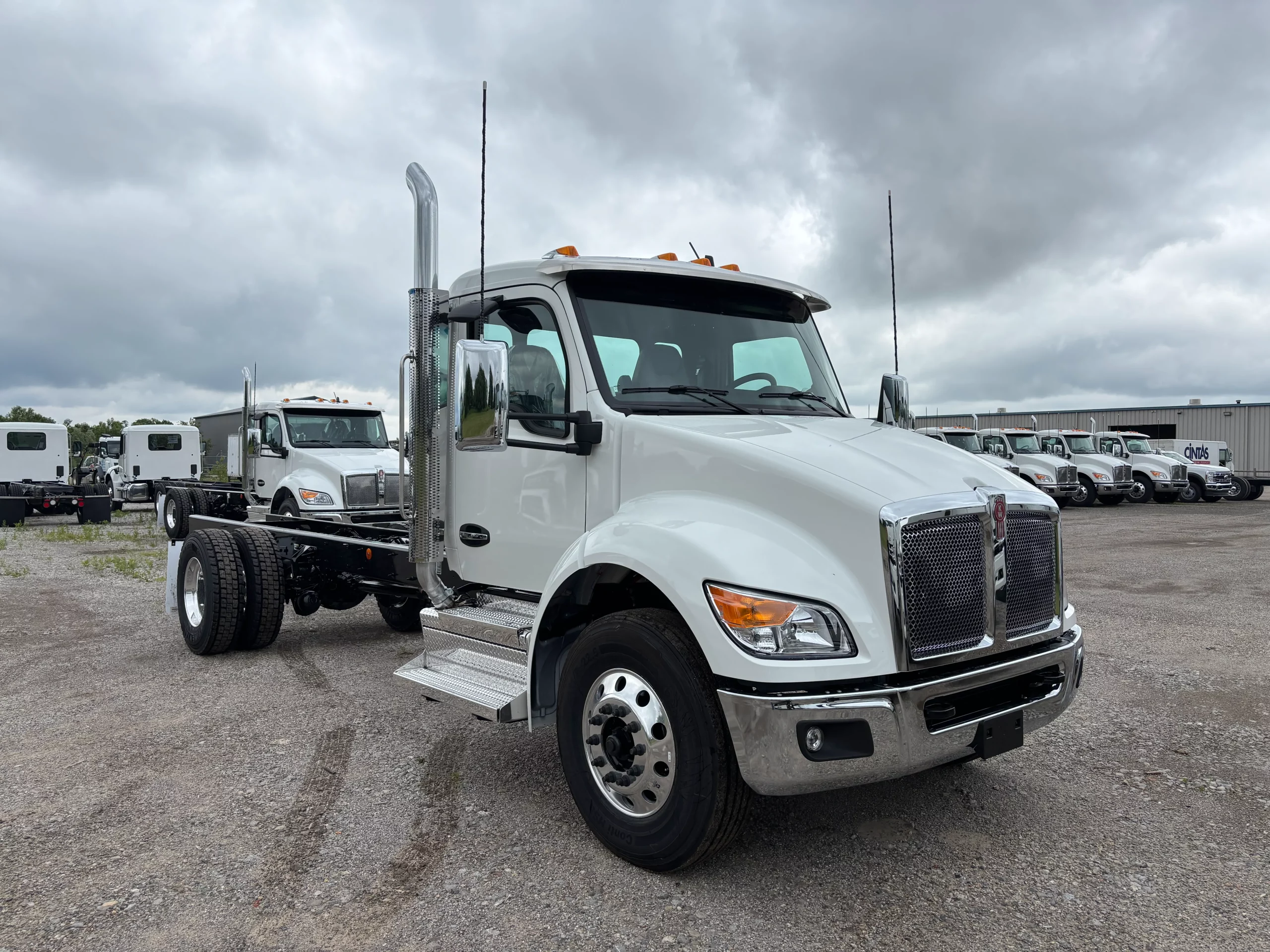 NEW 2027 Kenworth T280 Hooklift Truck NEW 2027 Kenworth T280 Hooklift Truck - image 1 of 6