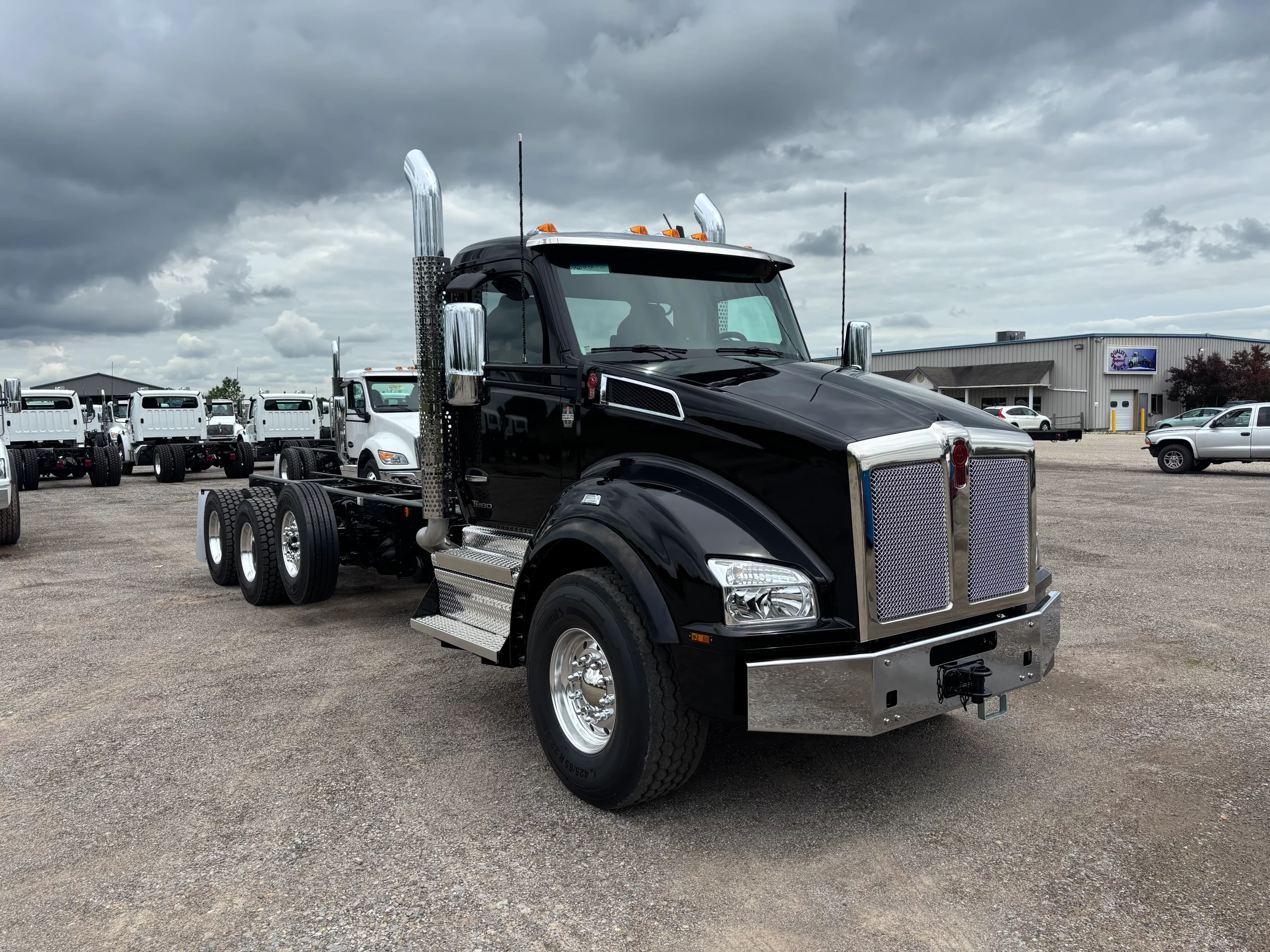 New 2027 KENWORTH T880 Hooklift Truck New 2027 KENWORTH T880 Hooklift Truck - image 1 of 6