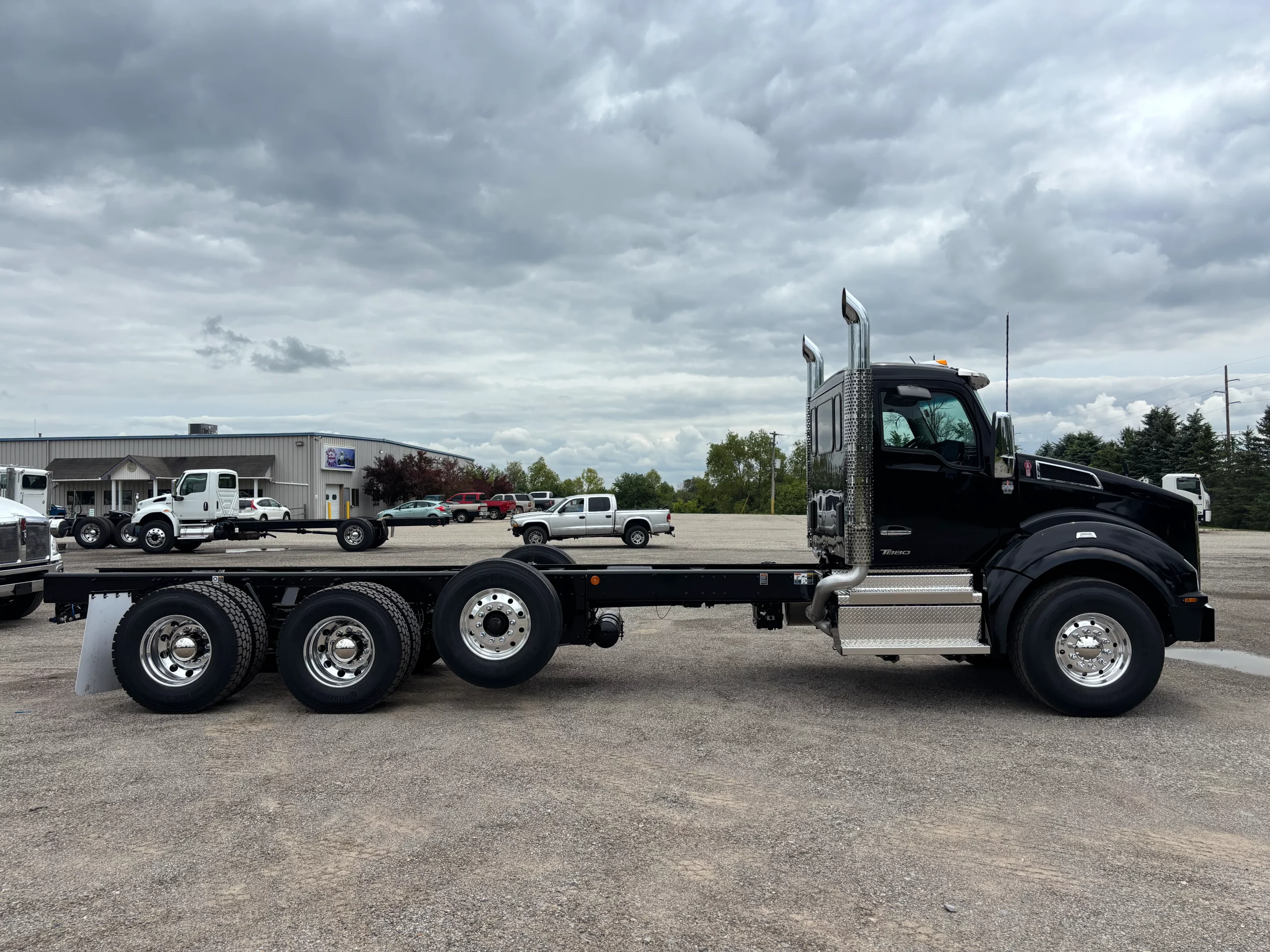 New 2027 KENWORTH T880 Hooklift Truck New 2027 KENWORTH T880 Hooklift Truck - image 4 of 6