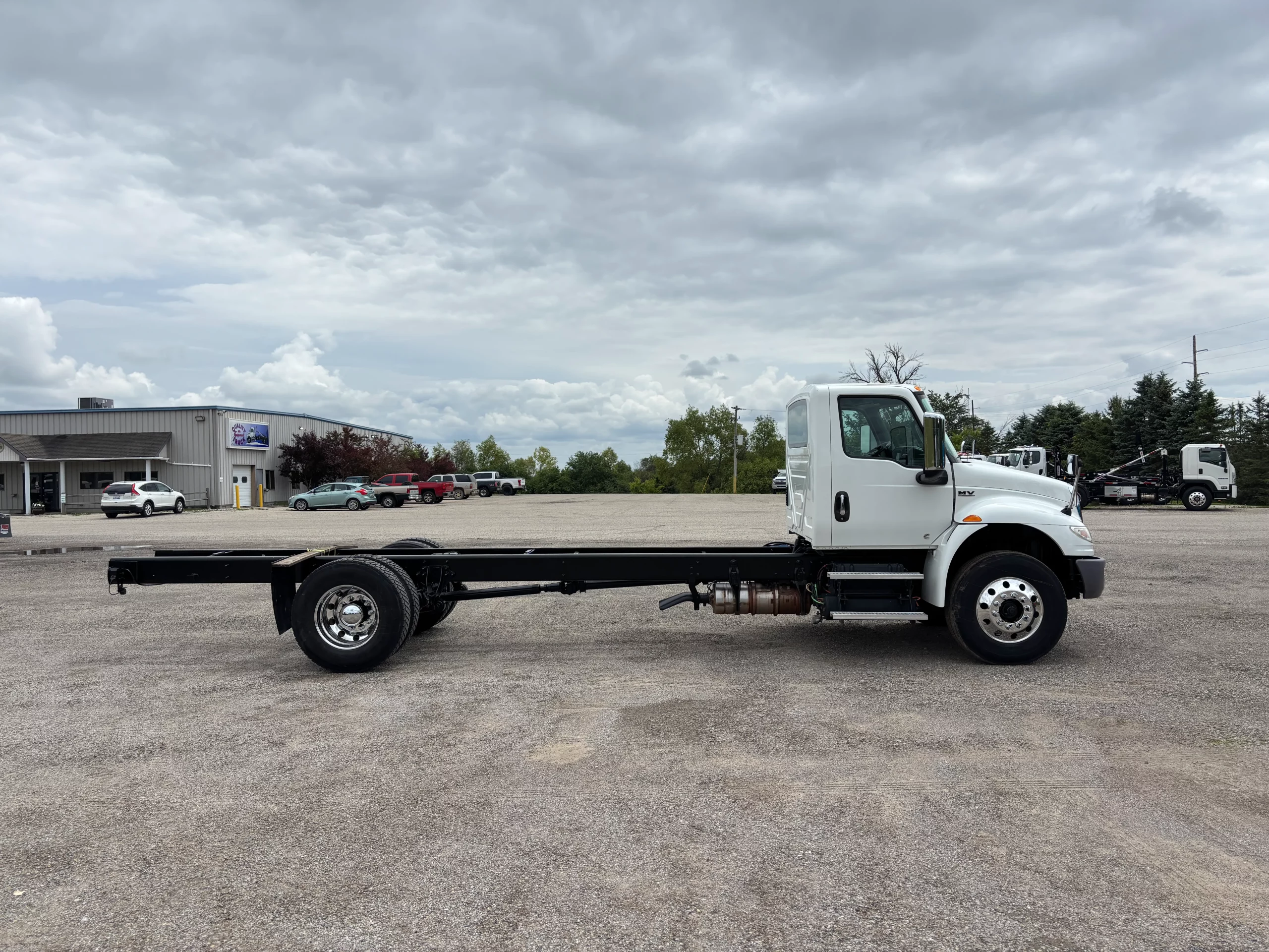 USED 2019 International MV Hooklift Truck USED 2019 International MV Hooklift Truck - image 4 of 6