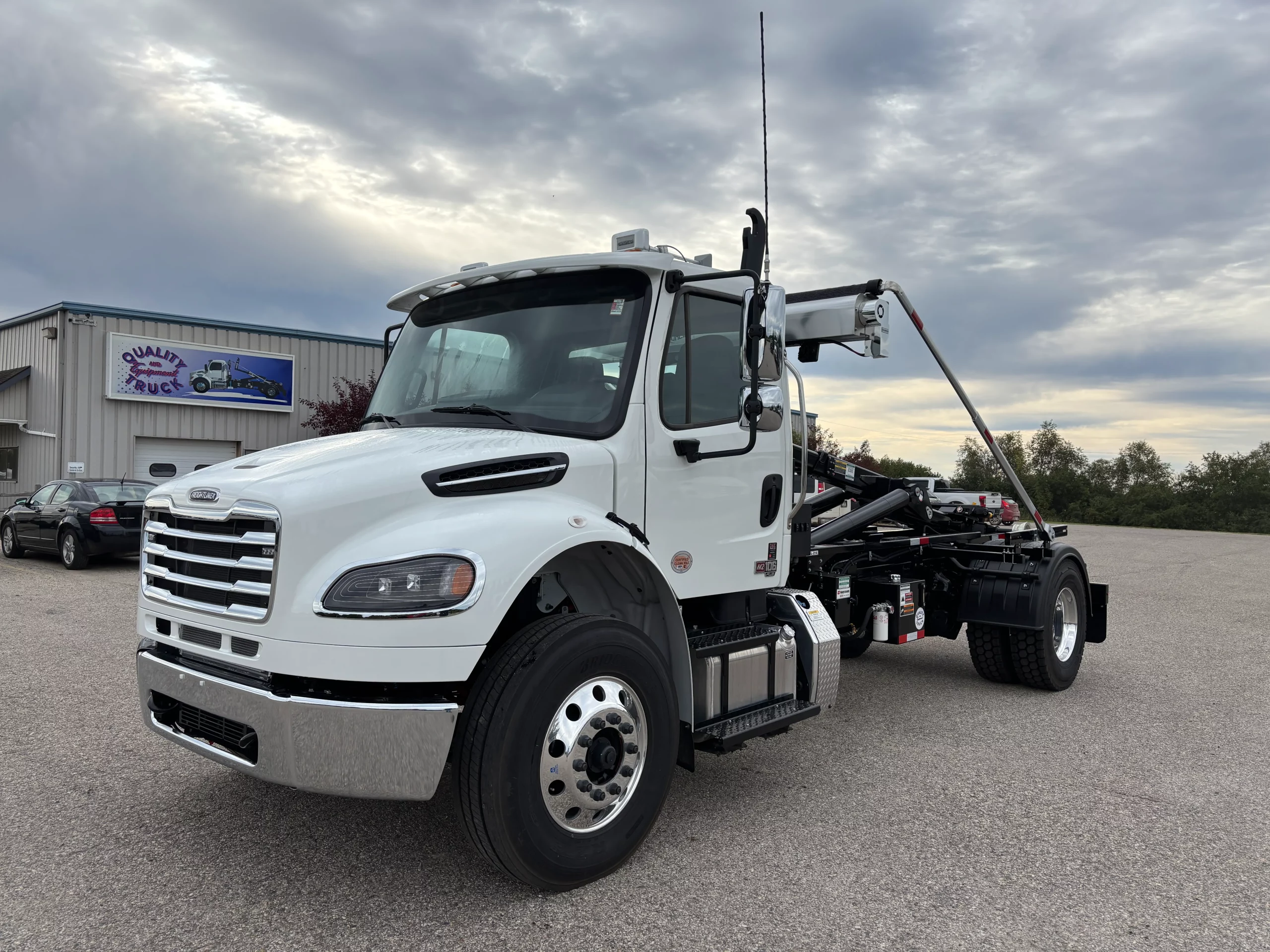 New 2027 Freightliner M2 Hooklift Truck NEW 2027 Freightliner M2 Hooklift Truck - image 3 of 6