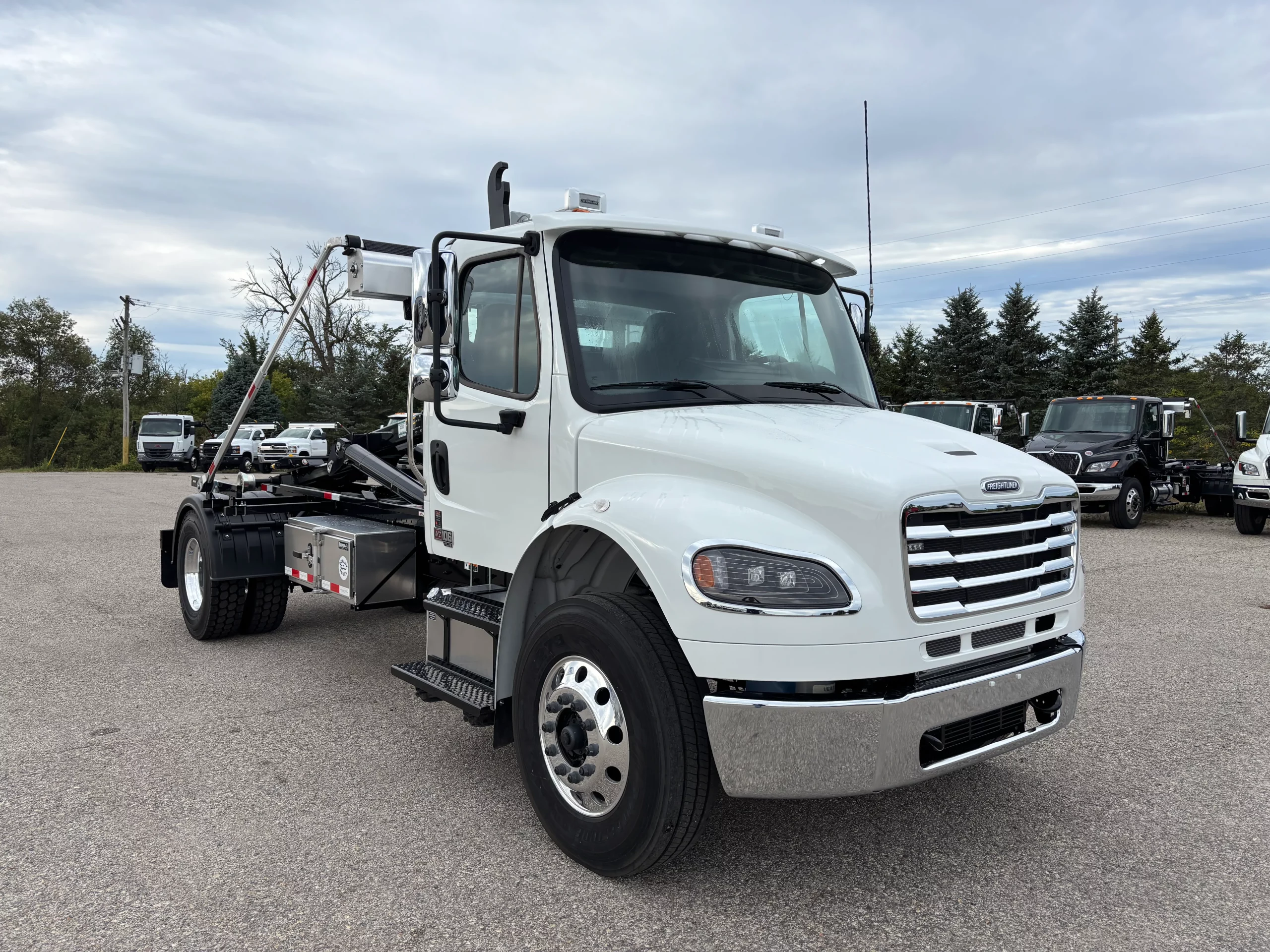 New 2027 Freightliner M2 Hooklift Truck NEW 2027 Freightliner M2 Hooklift Truck - image 1 of 6