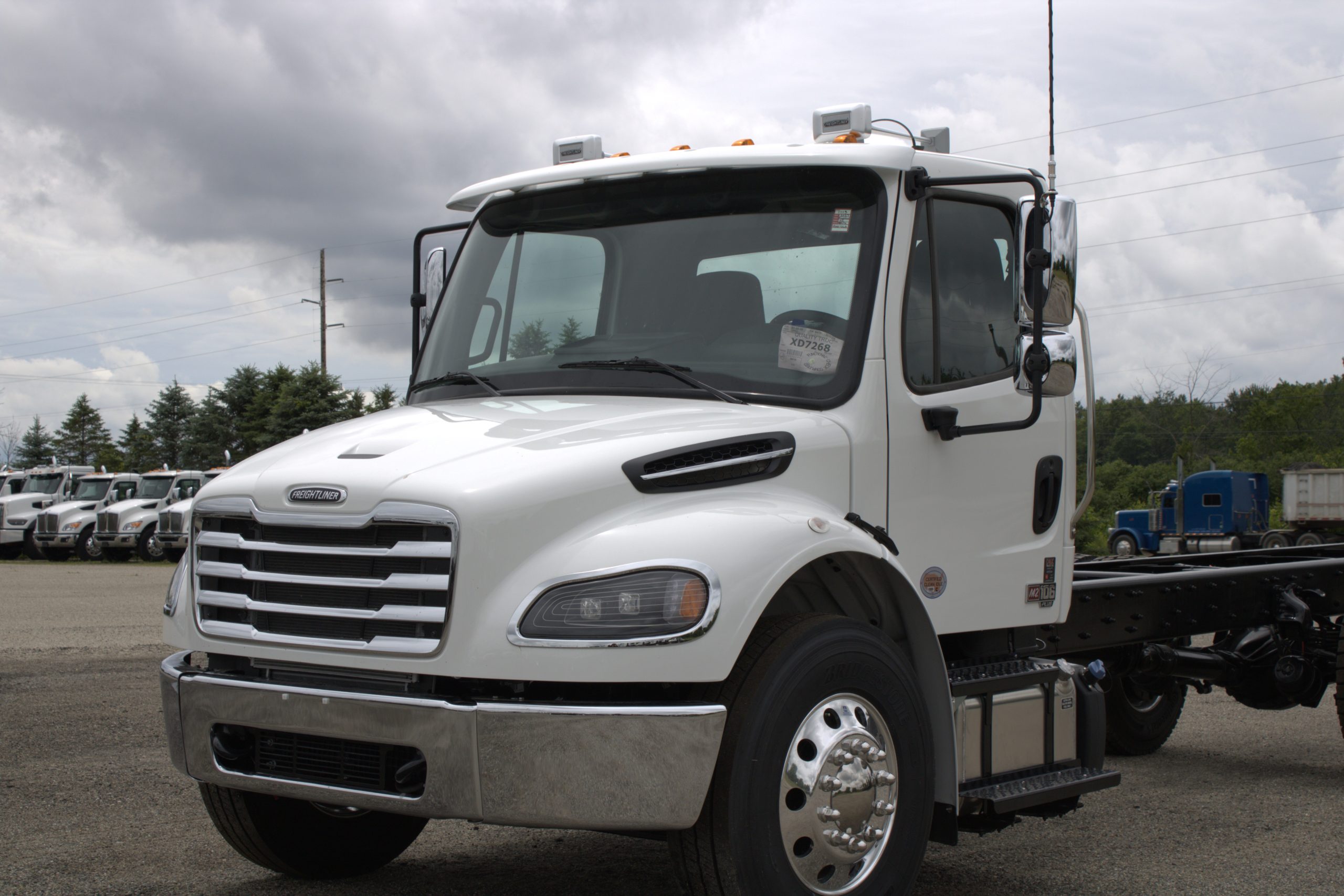 NEW 2027 Freightliner M2 Hooklift Truck NEW 2027 Freightliner M2 Hooklift Truck - image 2 of 6