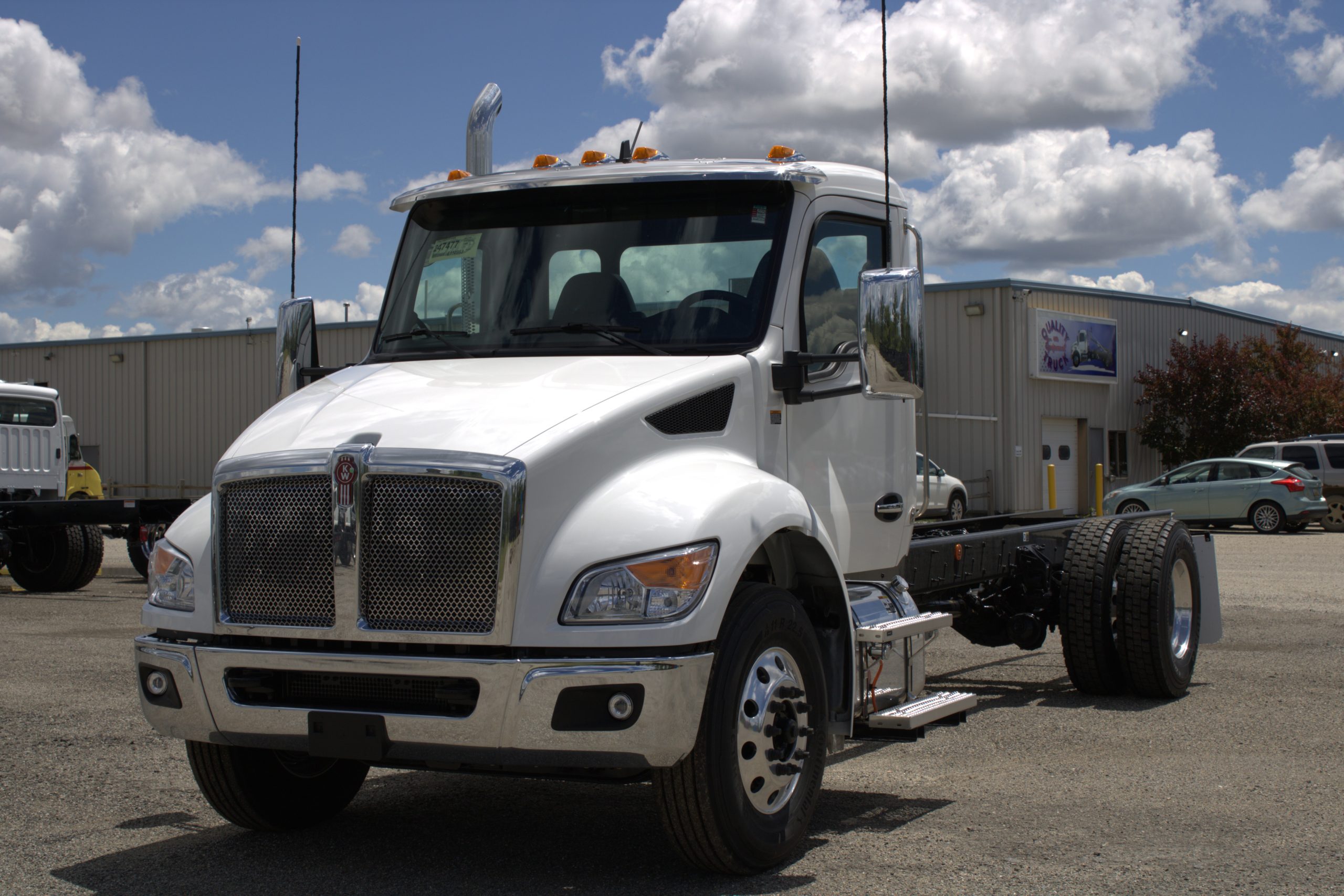 NEW 2027 Kenworth T280 Hooklift Truck NEW 2027 Kenworth T280 Hooklift Truck - image 2 of 6
