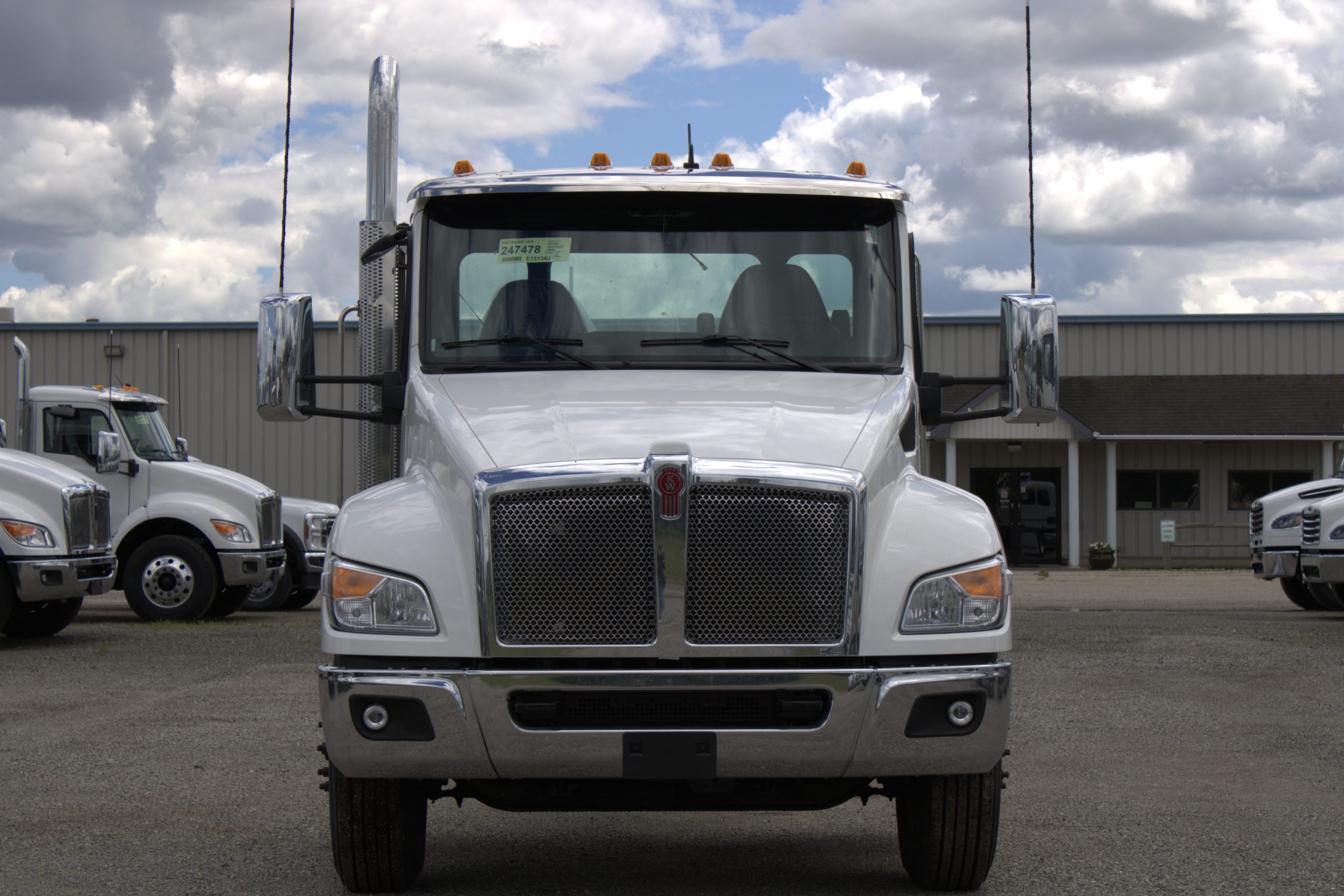 NEW 2027 Kenworth T280 Hooklift Truck NEW 2027 Kenworth T280 Hooklift Truck - image 2 of 6