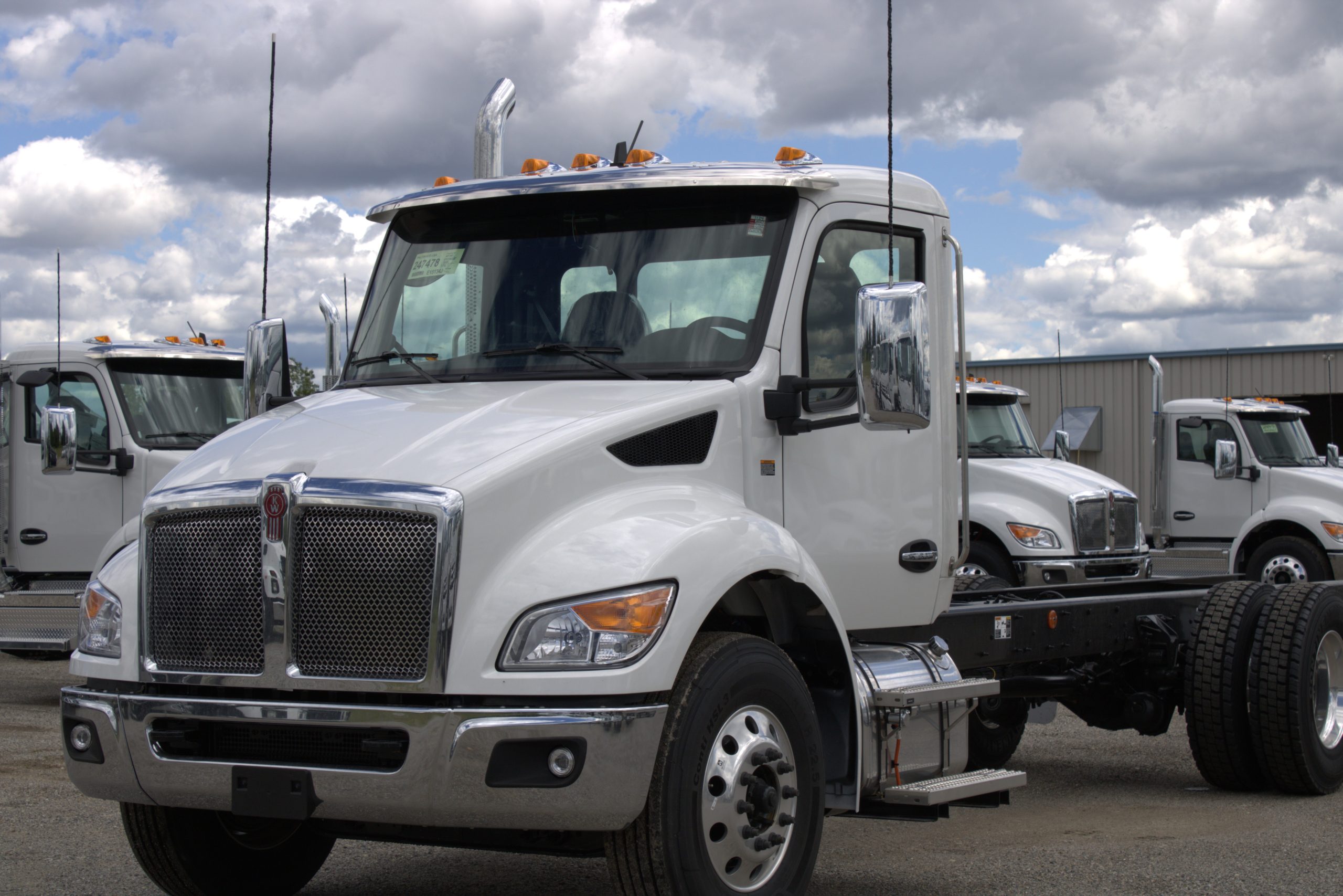 NEW 2027 Kenworth T280 Hooklift Truck NEW 2027 Kenworth T280 Hooklift Truck - image 1 of 6