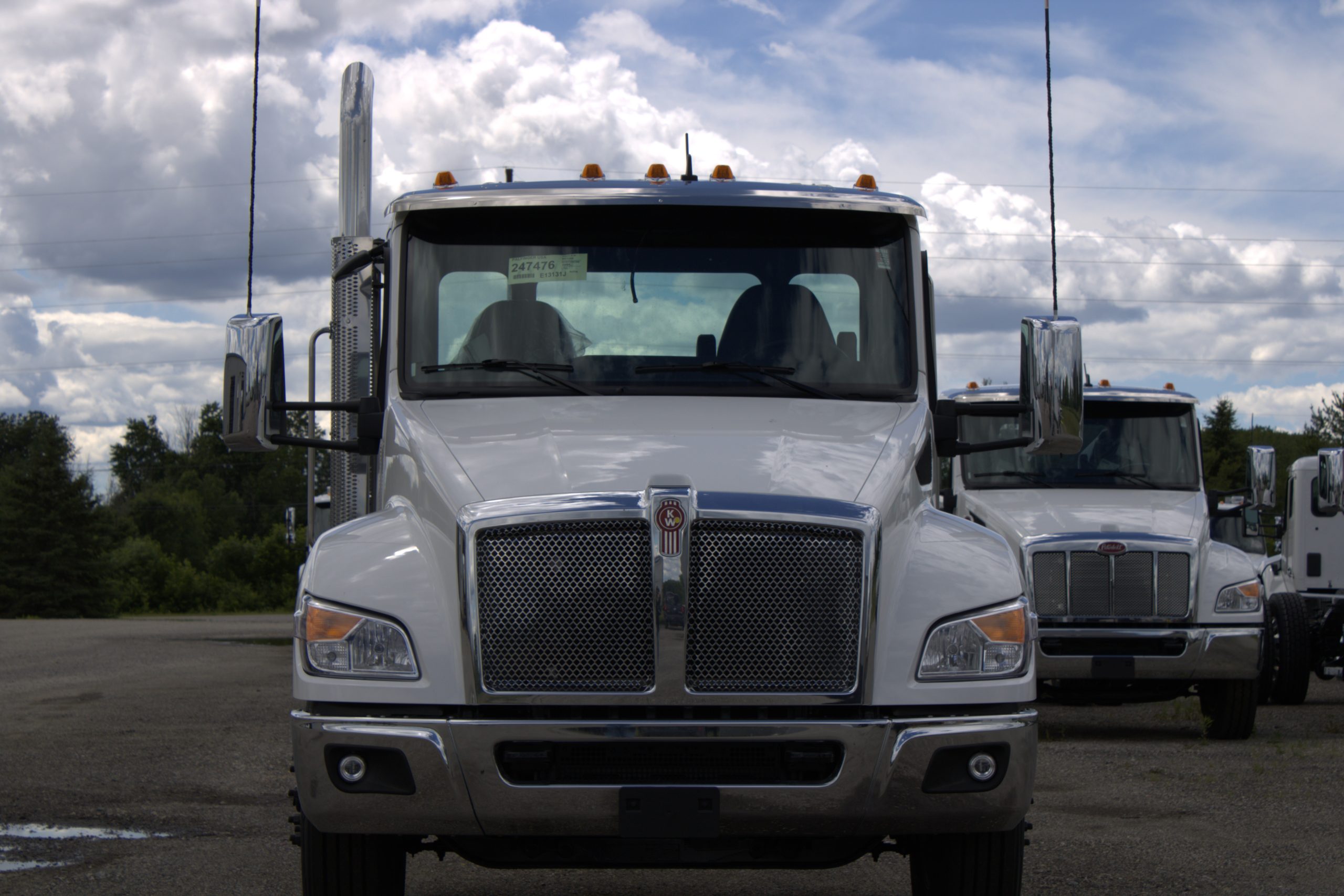 NEW 2027 Kenworth T280 Hooklift Truck NEW 2027 Kenworth T280 Hooklift Truck - image 2 of 6