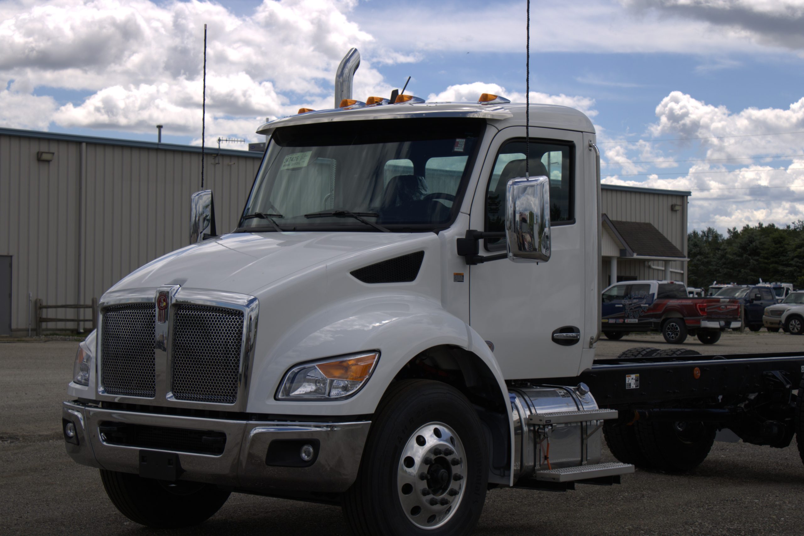 NEW 2027 Kenworth T280 Hooklift Truck NEW 2027 Kenworth T280 Hooklift Truck - image 1 of 6