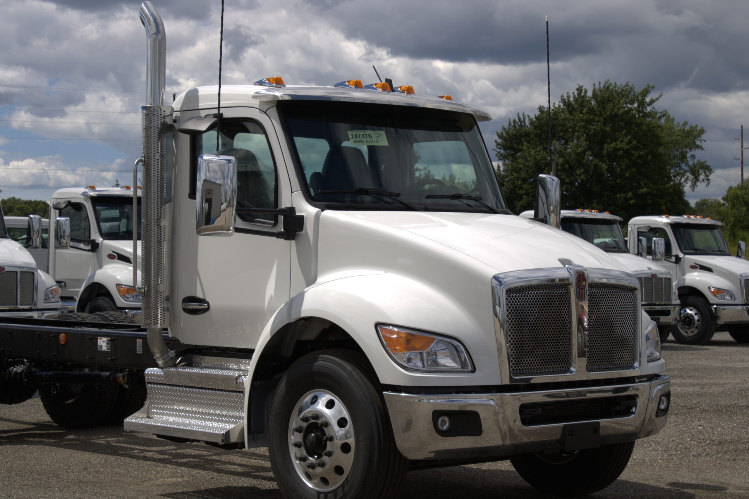 NEW 2027 Kenworth T280 Hooklift Truck NEW 2027 Kenworth T280 Hooklift Truck - image 3 of 6