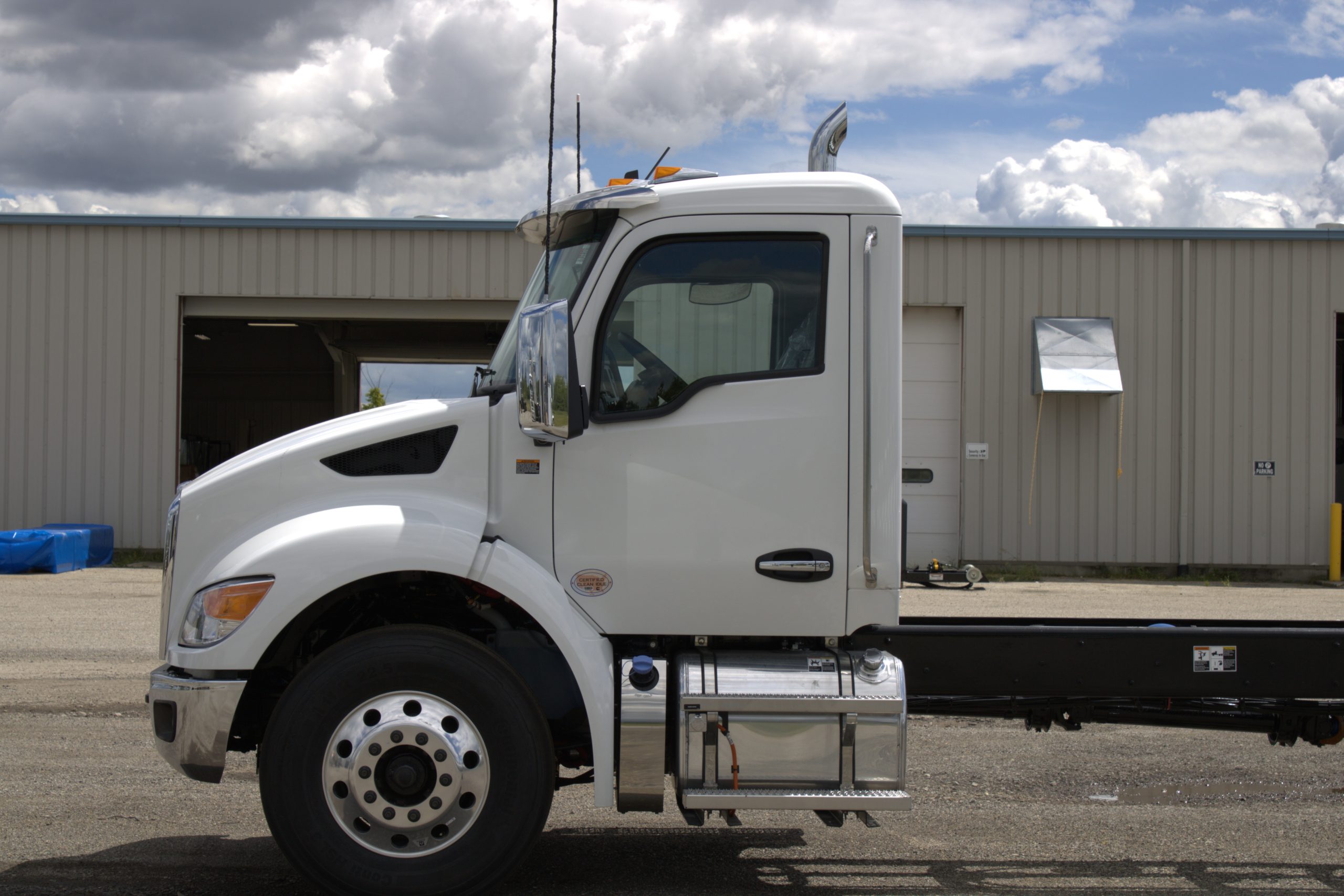 NEW 2027 Kenworth T280 Hooklift Truck NEW 2027 Kenworth T280 Hooklift Truck - image 4 of 6