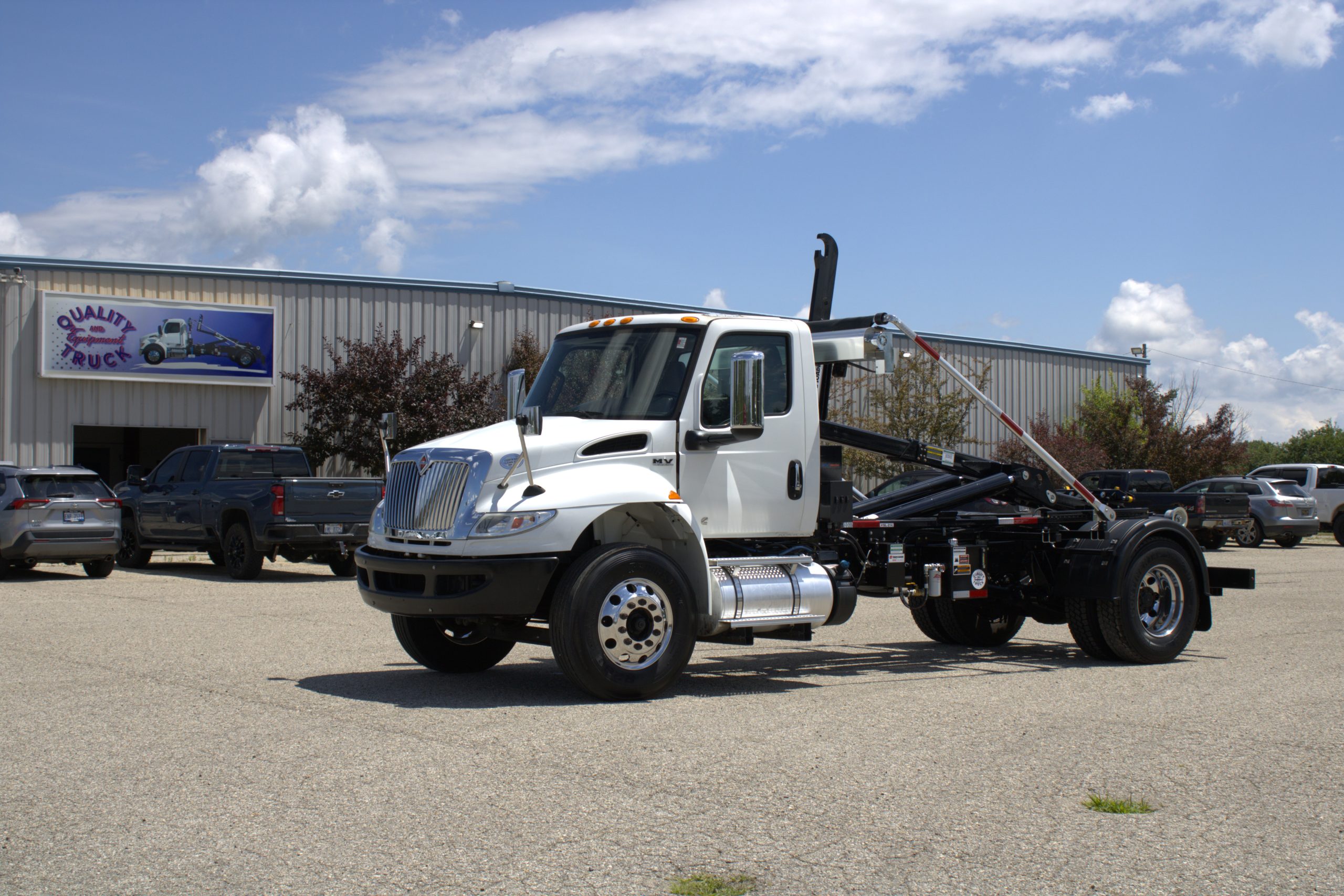 USED 2019 International MV Hooklift Truck USED 2019 International MV Hooklift Truck - image 3 of 6