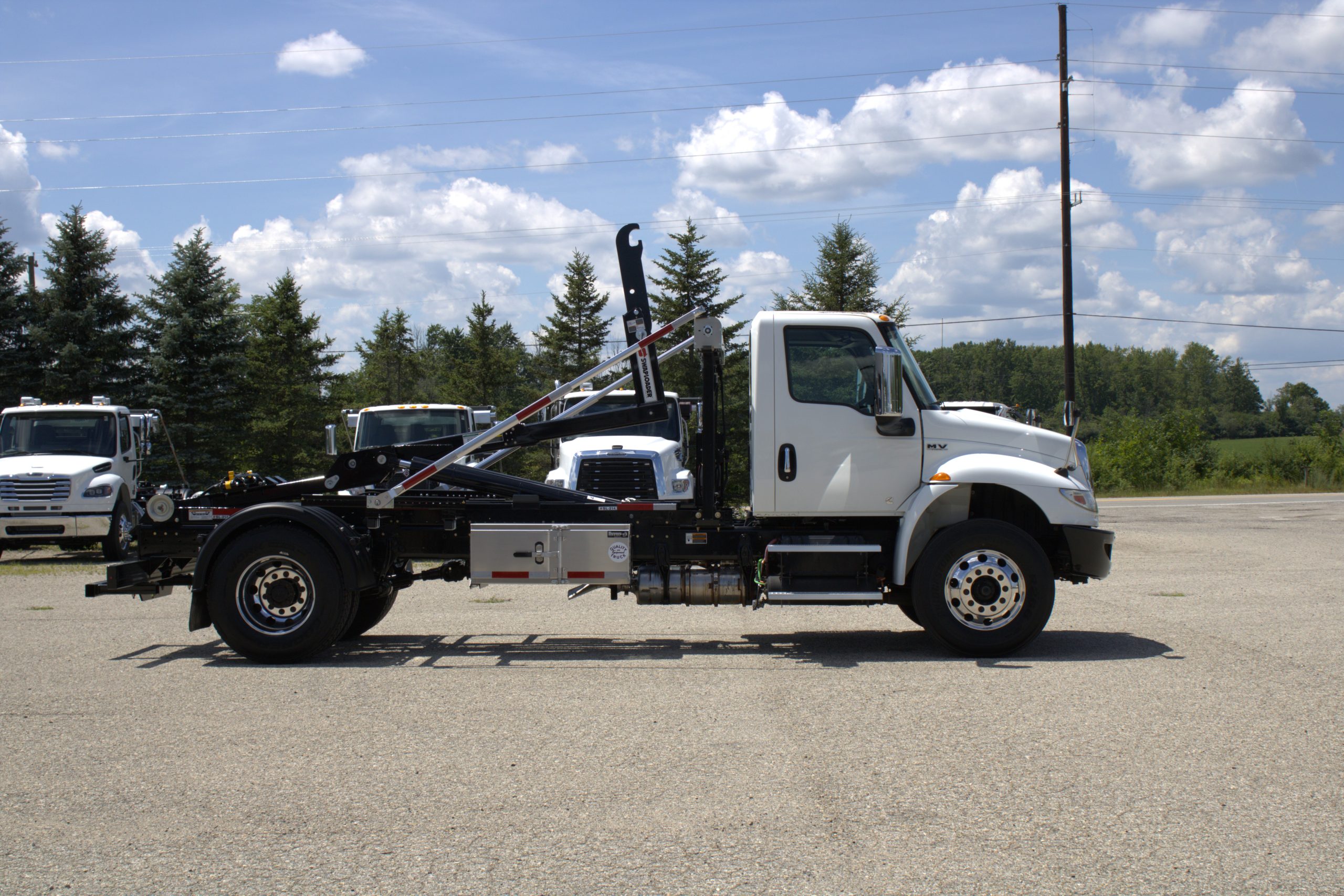 USED 2019 International MV Hooklift Truck USED 2019 International MV Hooklift Truck - image 4 of 6