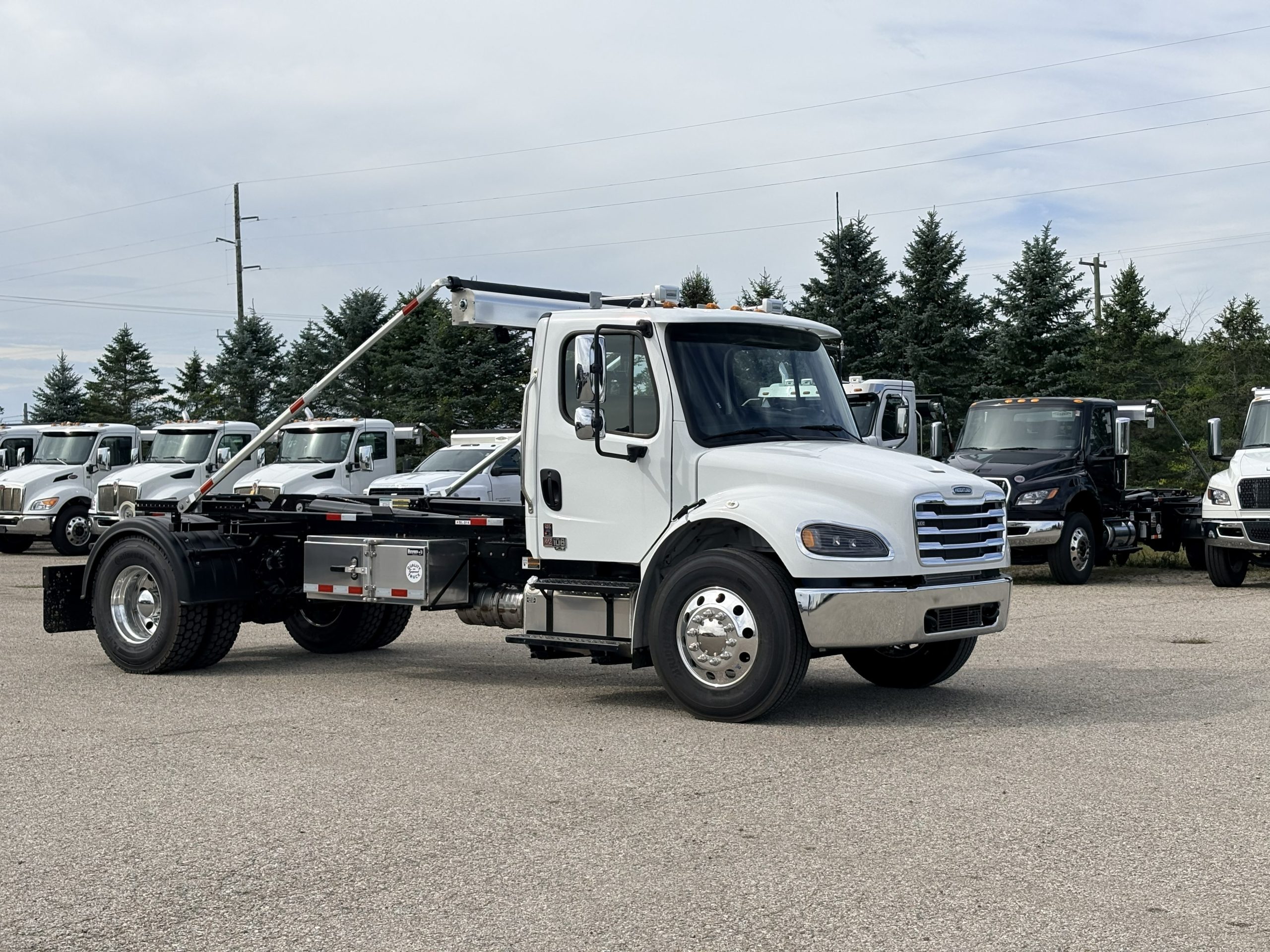 NEW 2027 Freightliner M2 Hooklift Truck NEW 2027 Freightliner M2 Hooklift Truck - image 3 of 6