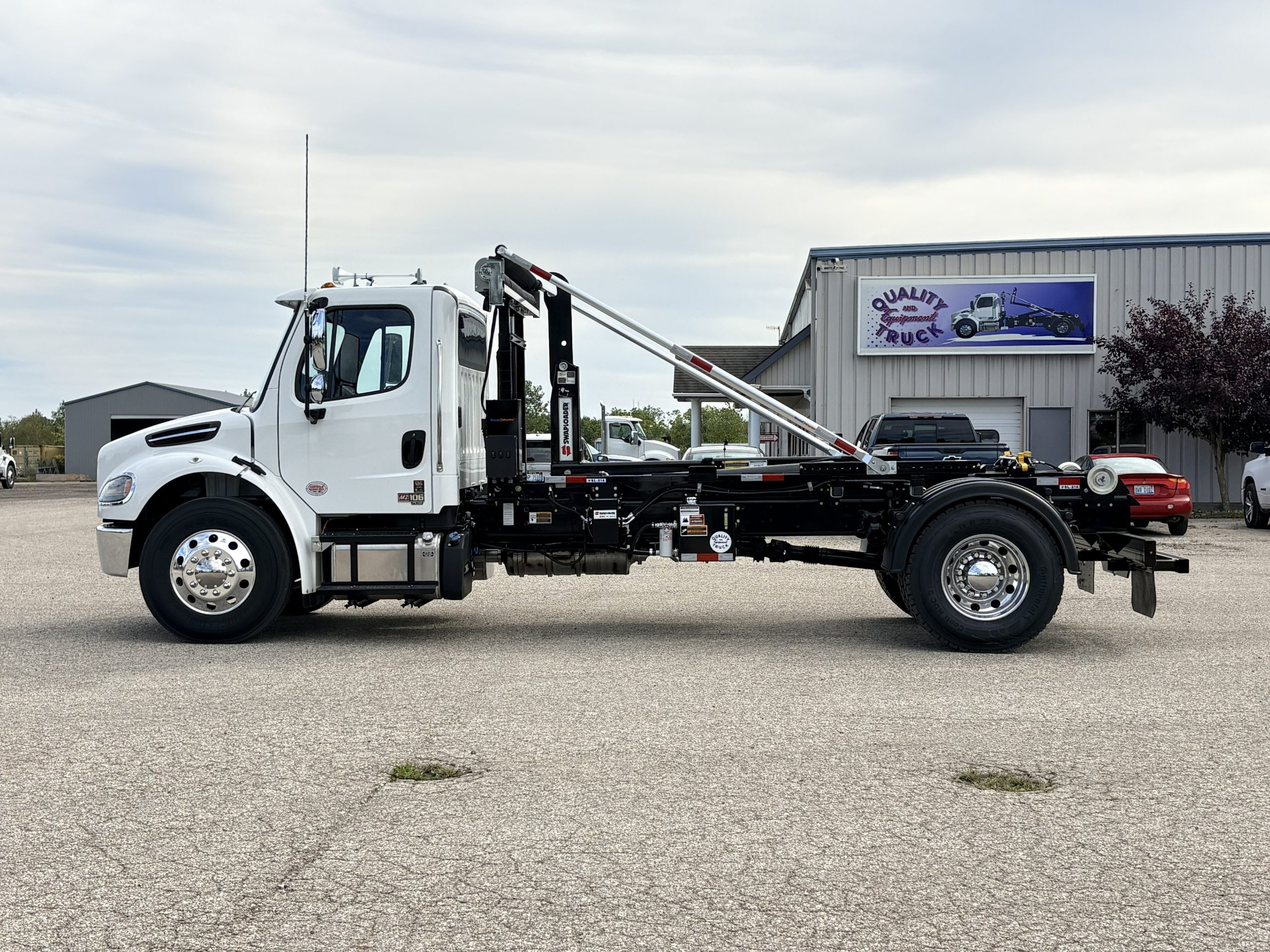 NEW 2027 Freightliner M2 Hooklift Truck NEW 2027 Freightliner M2 Hooklift Truck - image 5 of 6