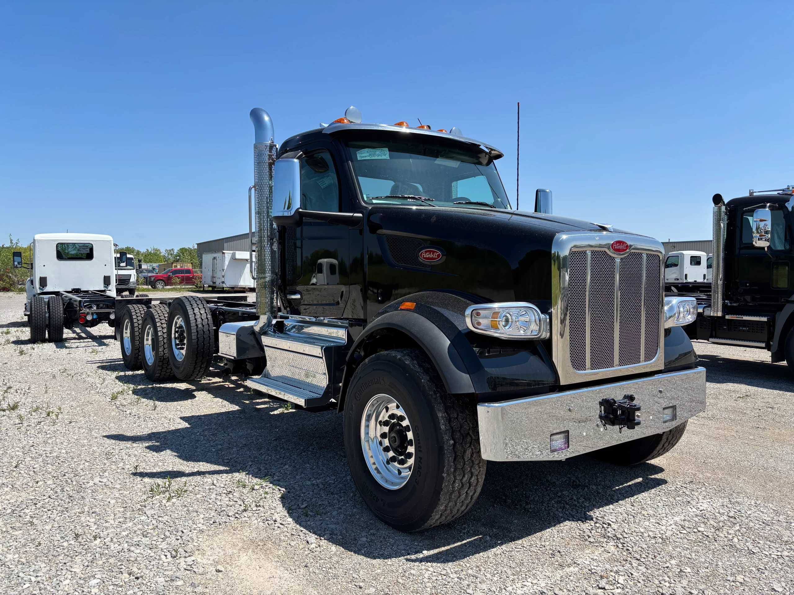 New 2026 Peterbilt 567 Hooklift Truck NEW 2026 Peterbilt 567 Hooklift Truck - image 1 of 6