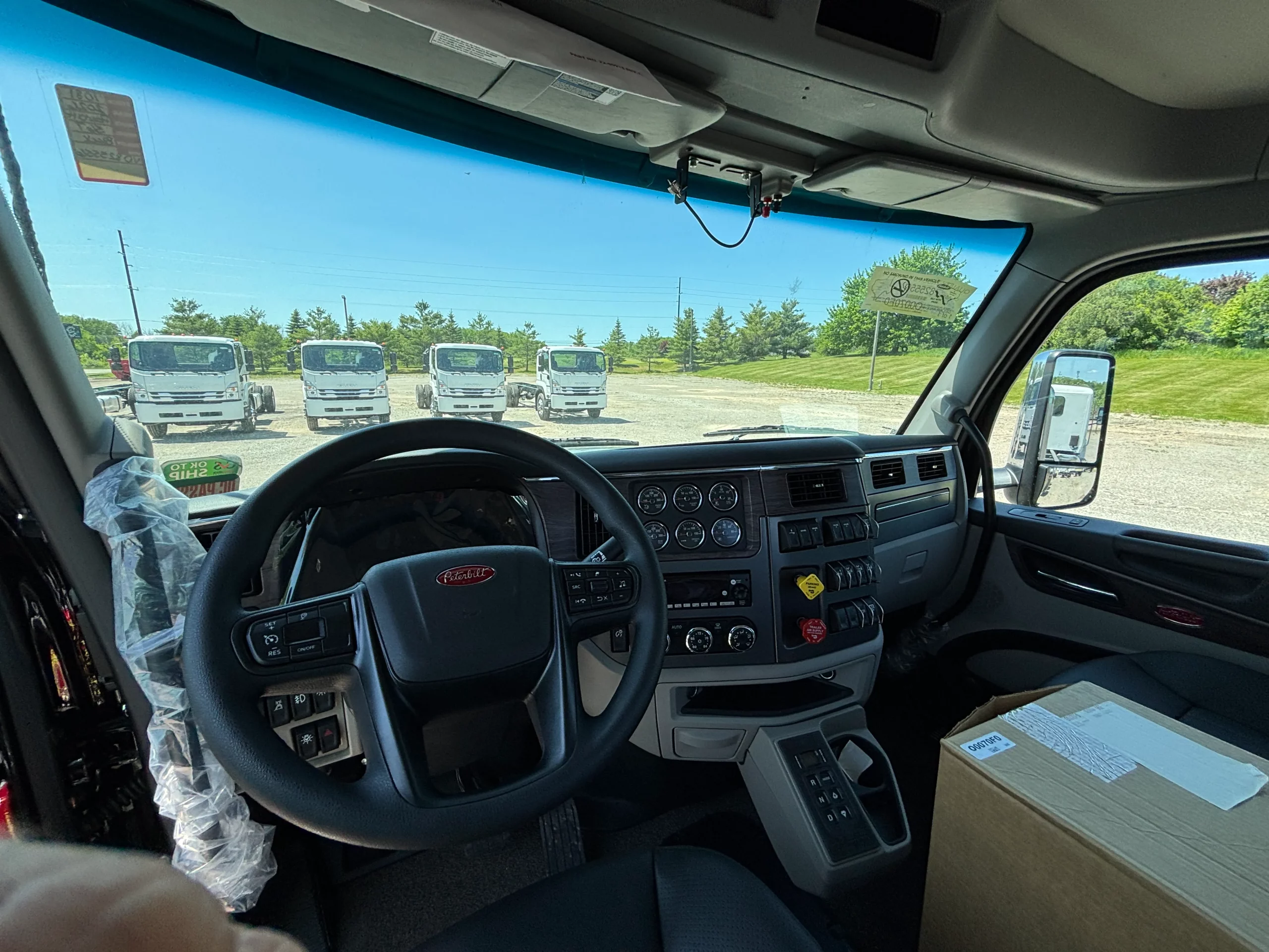 New 2026 Peterbilt 567 Hooklift Truck NEW 2026 Peterbilt 567 Hooklift Truck - image 6 of 6