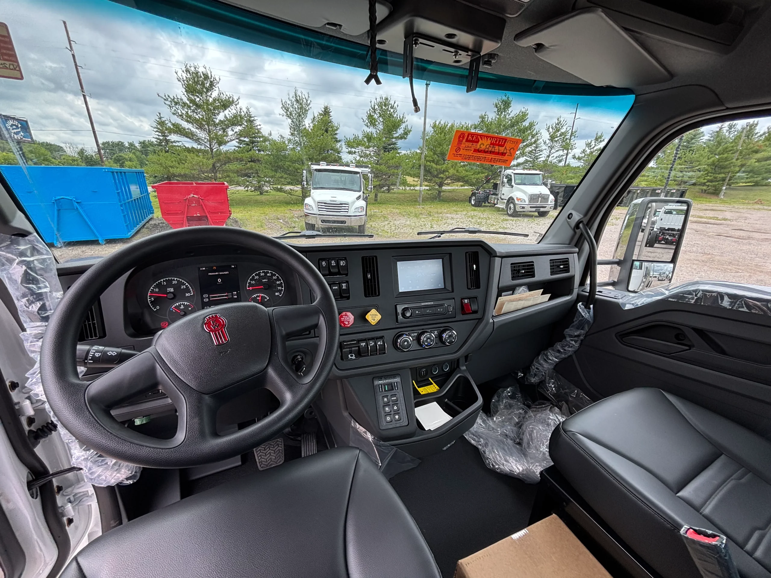 New 2027 Kenworth T380 Hooklift Truck NEW 2027 Kenworth T380 Hooklift Truck - image 6 of 6