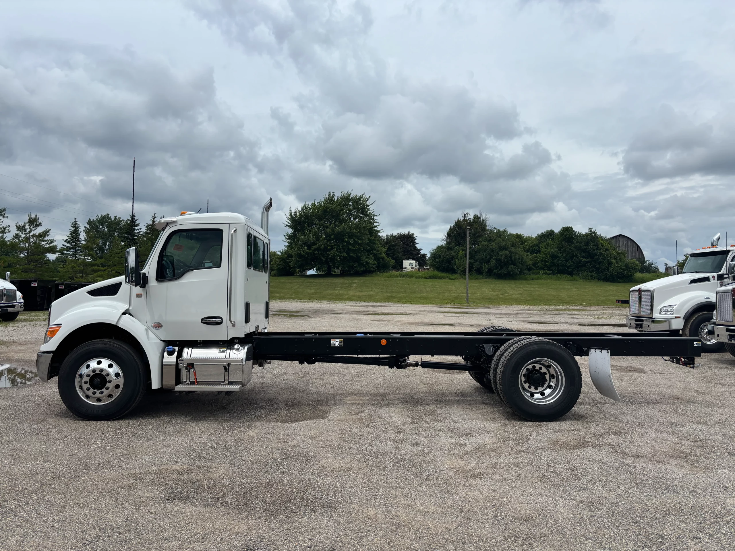 New 2027 Kenworth T380 Hooklift Truck NEW 2027 Kenworth T380 Hooklift Truck - image 5 of 6