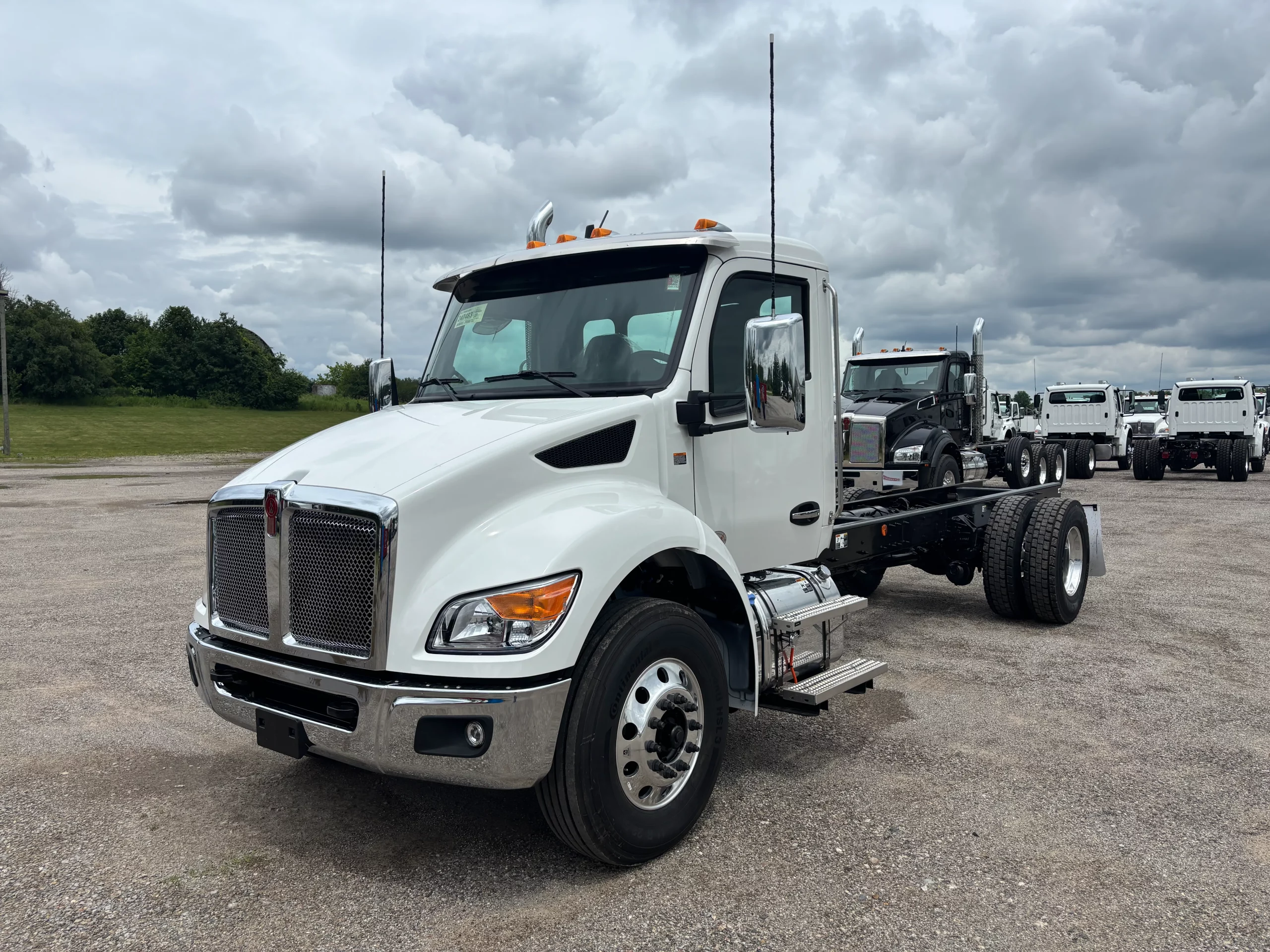 New 2027 Kenworth T380 Hooklift Truck NEW 2027 Kenworth T380 Hooklift Truck - image 1 of 6