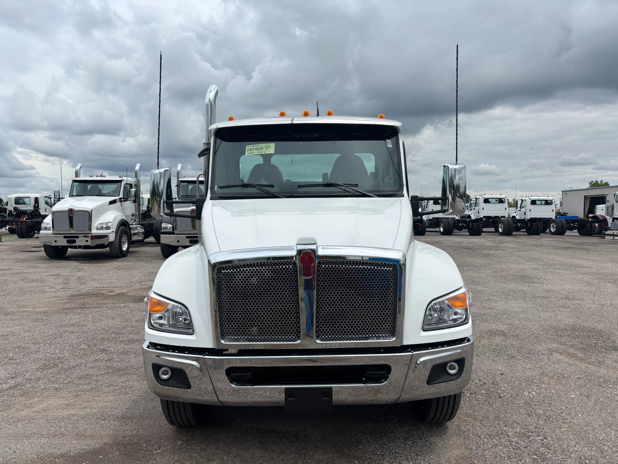 New 2027 Kenworth T380 Hooklift Truck NEW 2027 Kenworth T380 Hooklift Truck - image 2 of 6