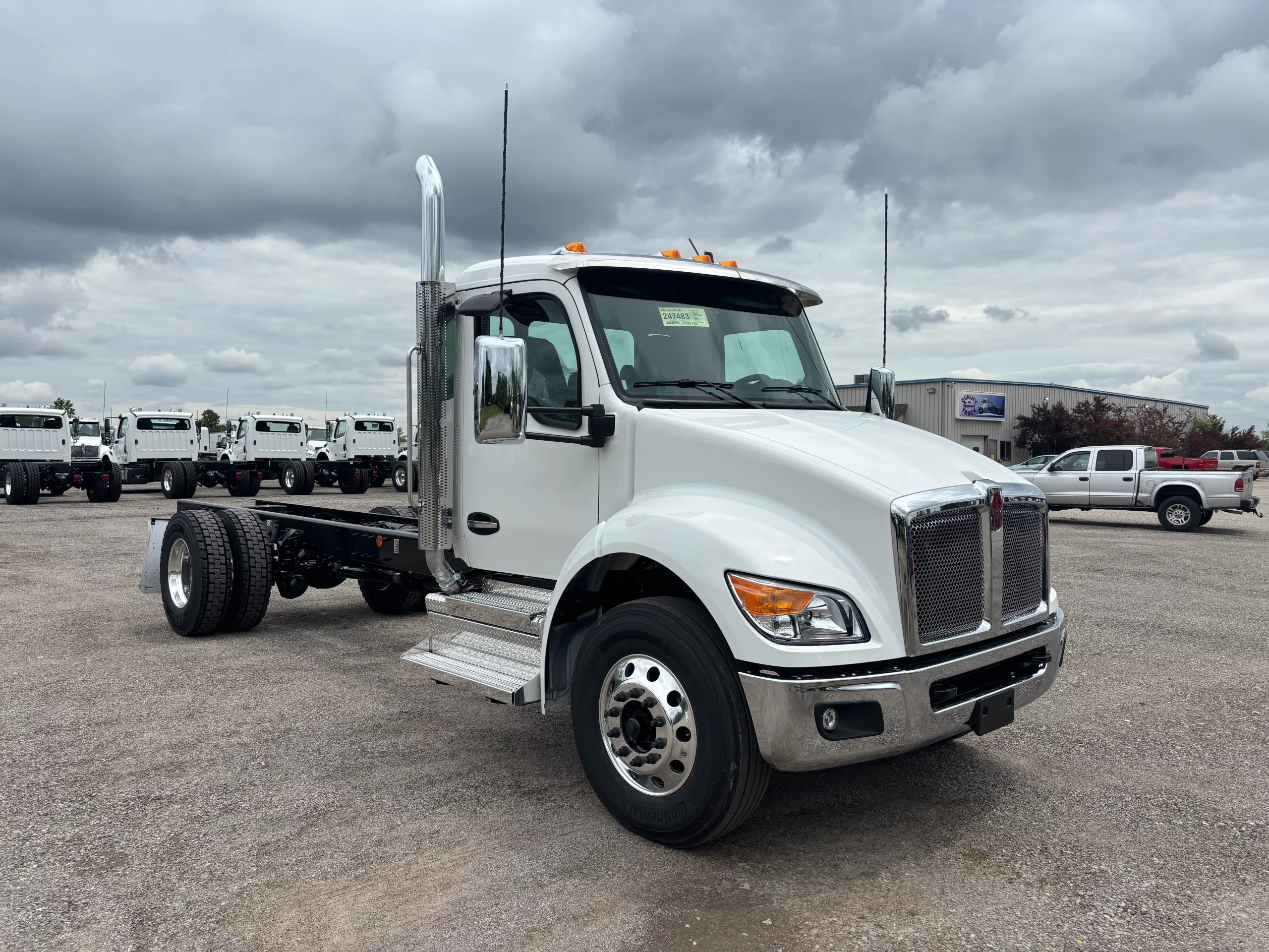 New 2027 Kenworth T380 Hooklift Truck NEW 2027 Kenworth T380 Hooklift Truck - image 3 of 6