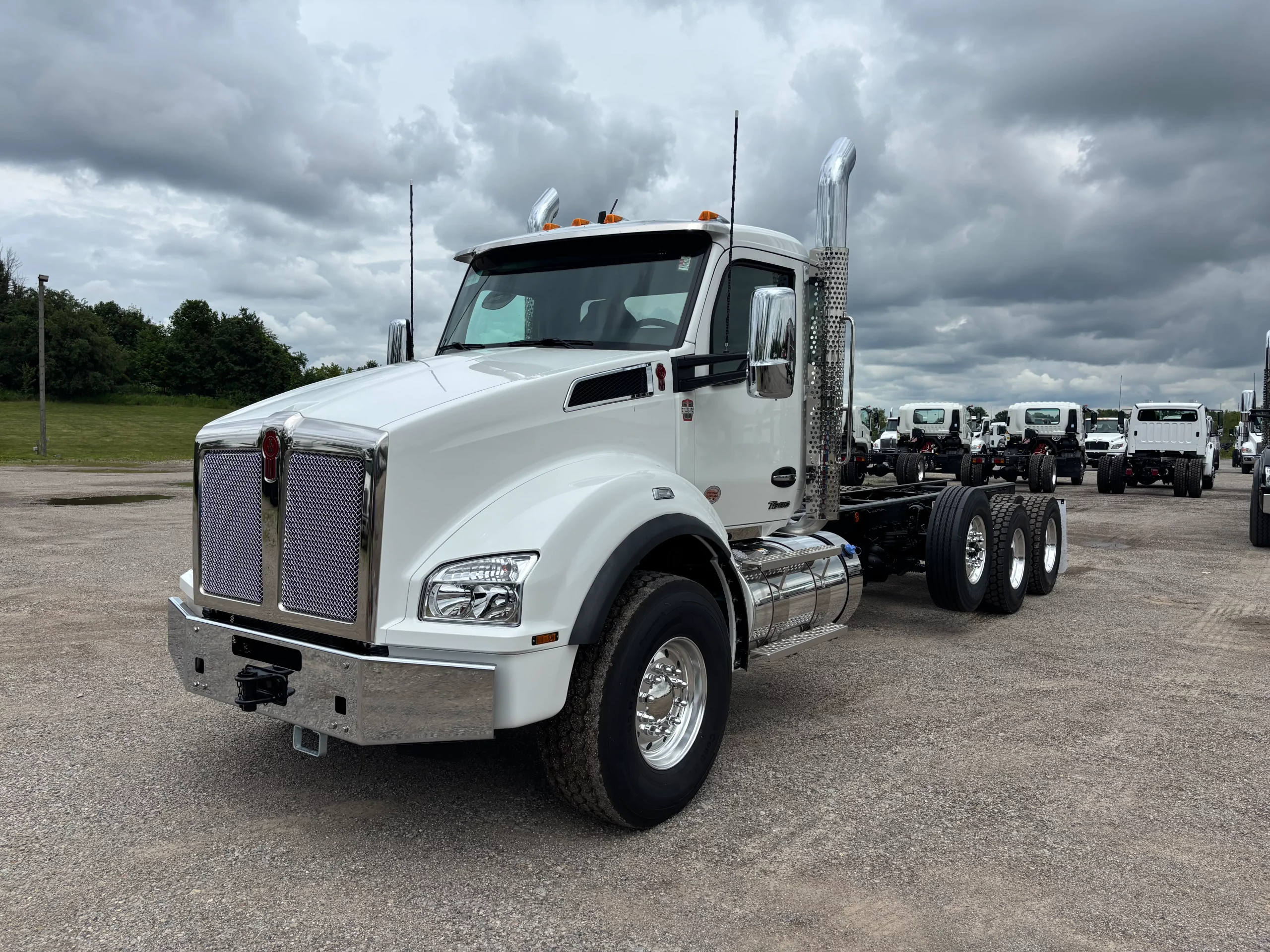 New 2027 Kenworth T880 Hooklift Truck New 2027 Kenworth T880 Hooklift Truck - image 1 of 6