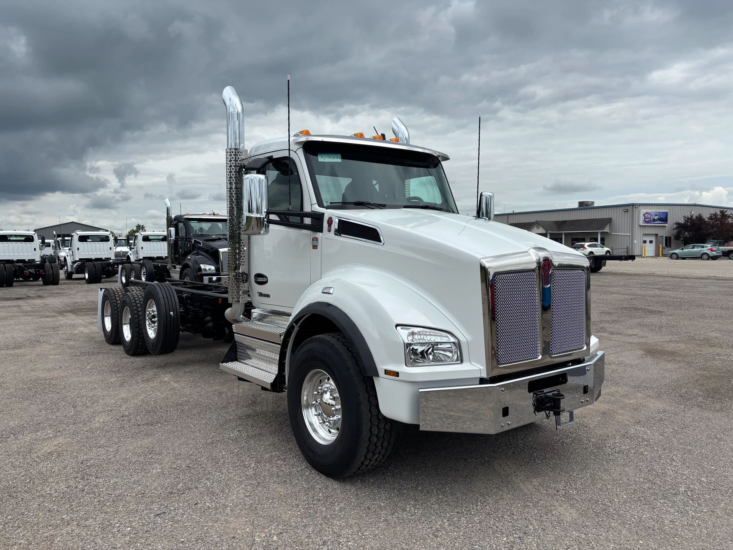New 2027 Kenworth T880 Hooklift Truck New 2027 Kenworth T880 Hooklift Truck - image 3 of 6