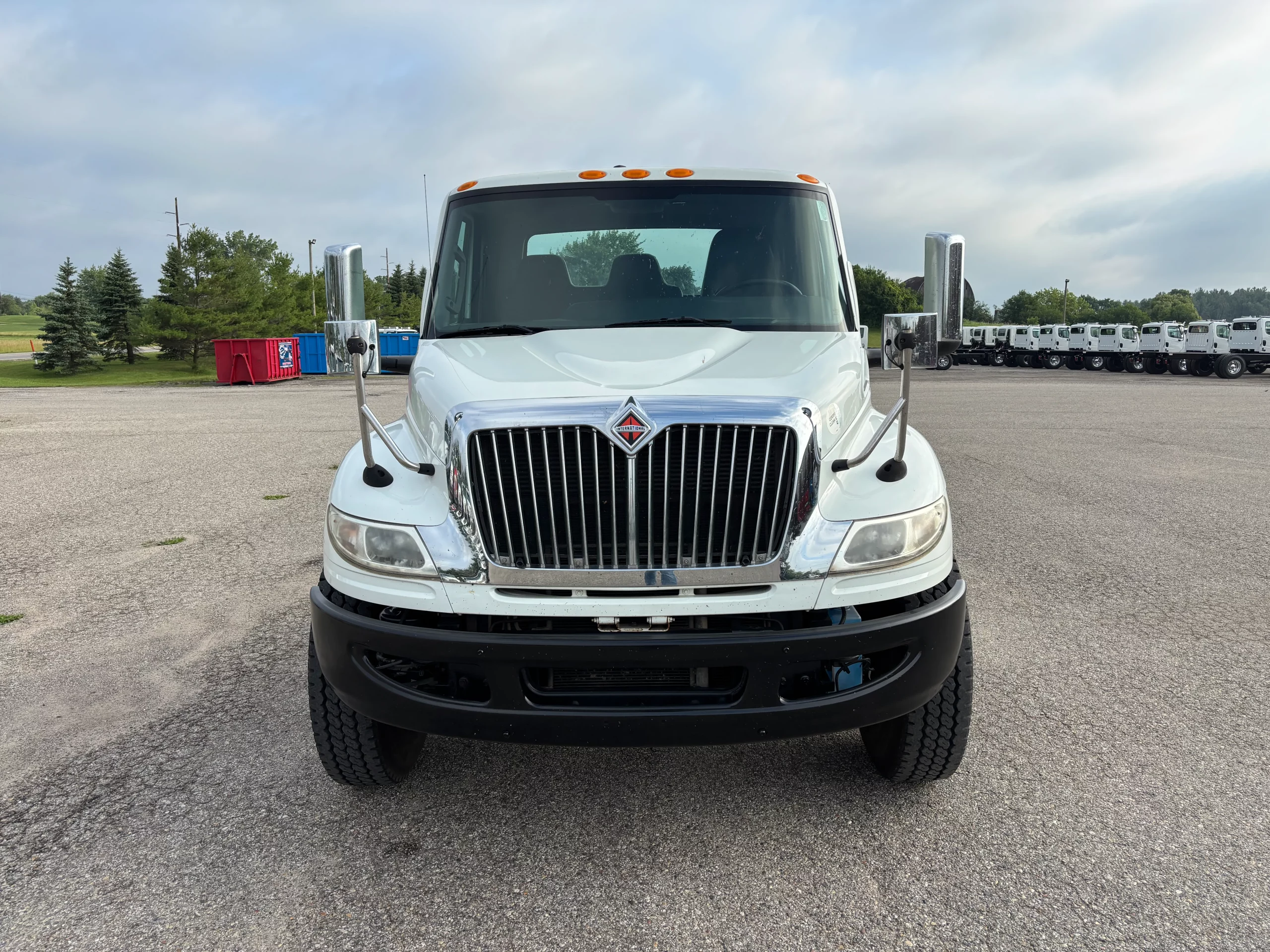 Used 2021 International Mv Hooklift Truck USED 2021 International MV Hooklift Truck - image 2 of 6