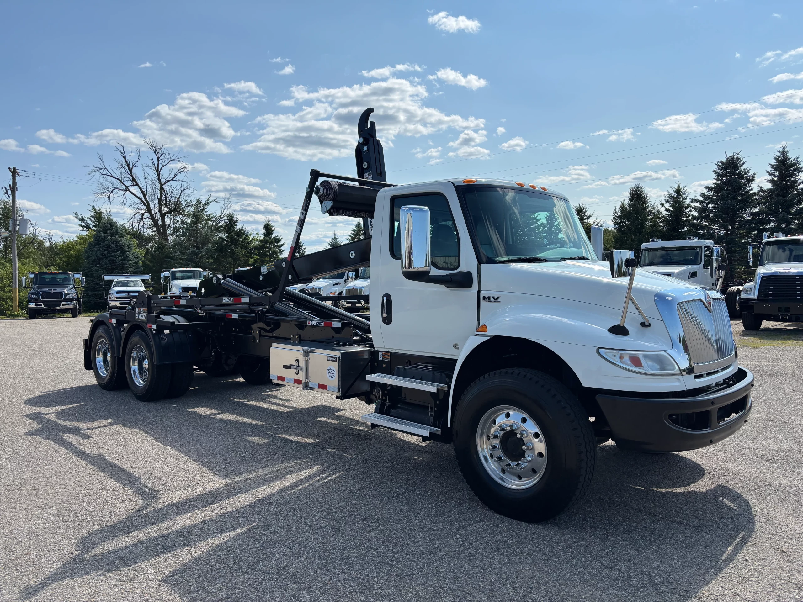Used 2021 International Mv Hooklift Truck USED 2021 International MV Hooklift Truck - image 1 of 6