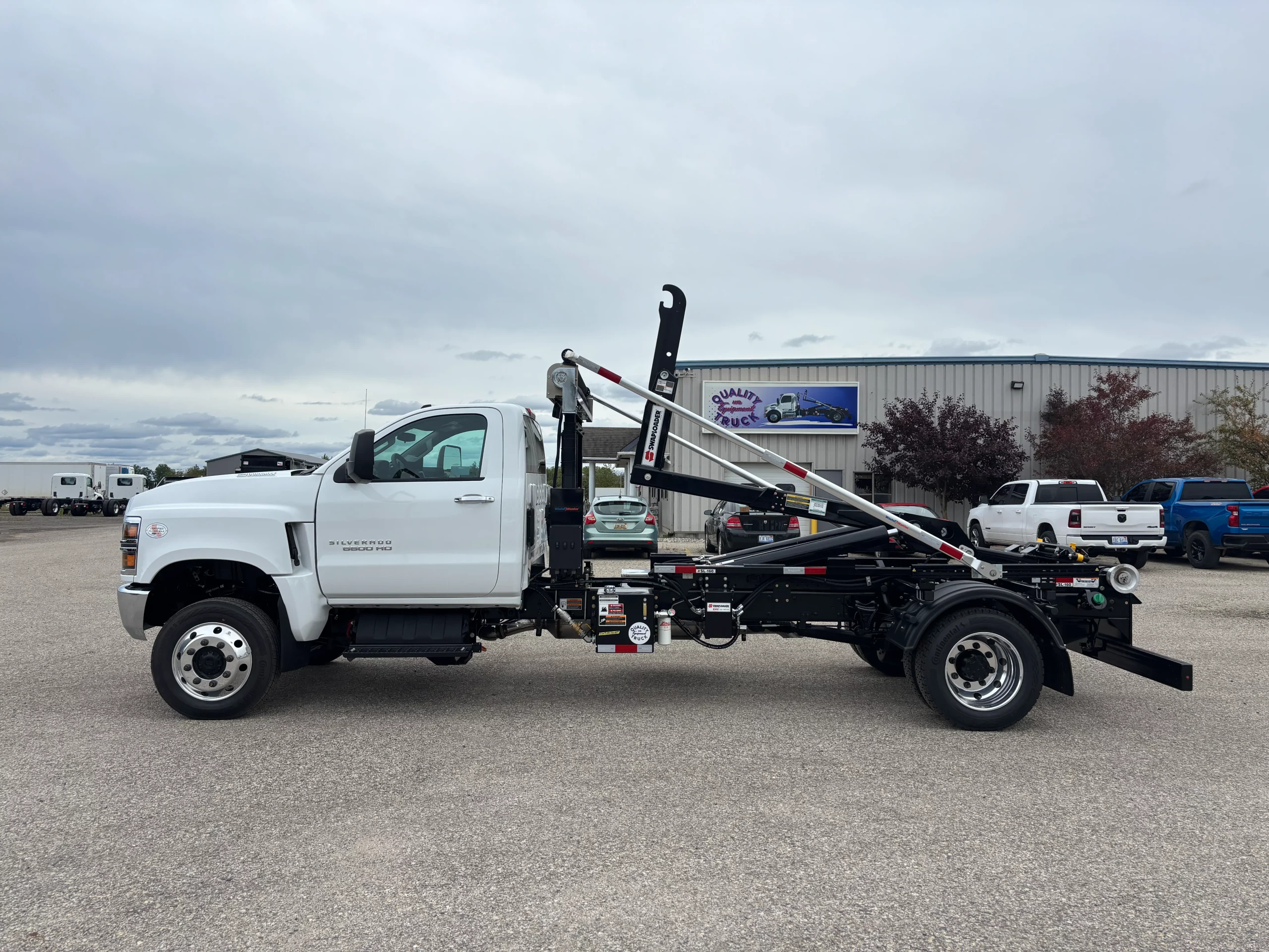 NEW 2025 Chevy 6500 Hooklift Truck NEW 2025 Chevy 6500 Hooklift Truck - image 5 of 6