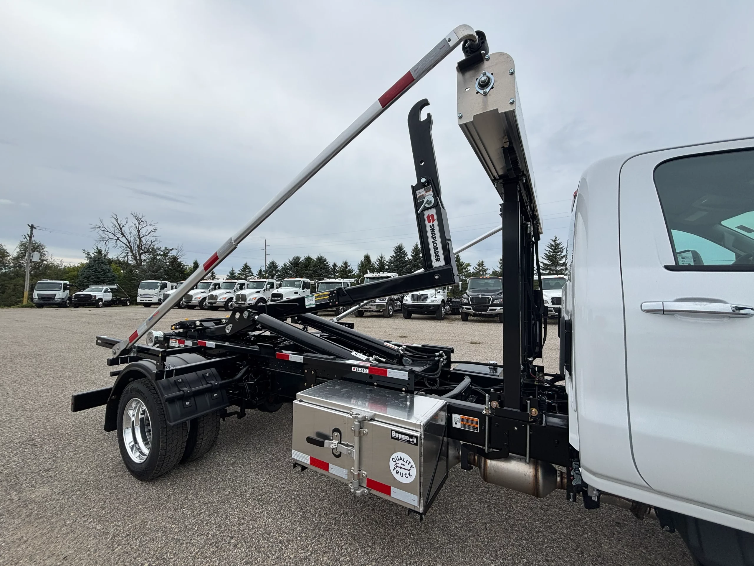 NEW 2025 Chevy 6500 Hooklift Truck NEW 2025 Chevy 6500 Hooklift Truck - image 6 of 6