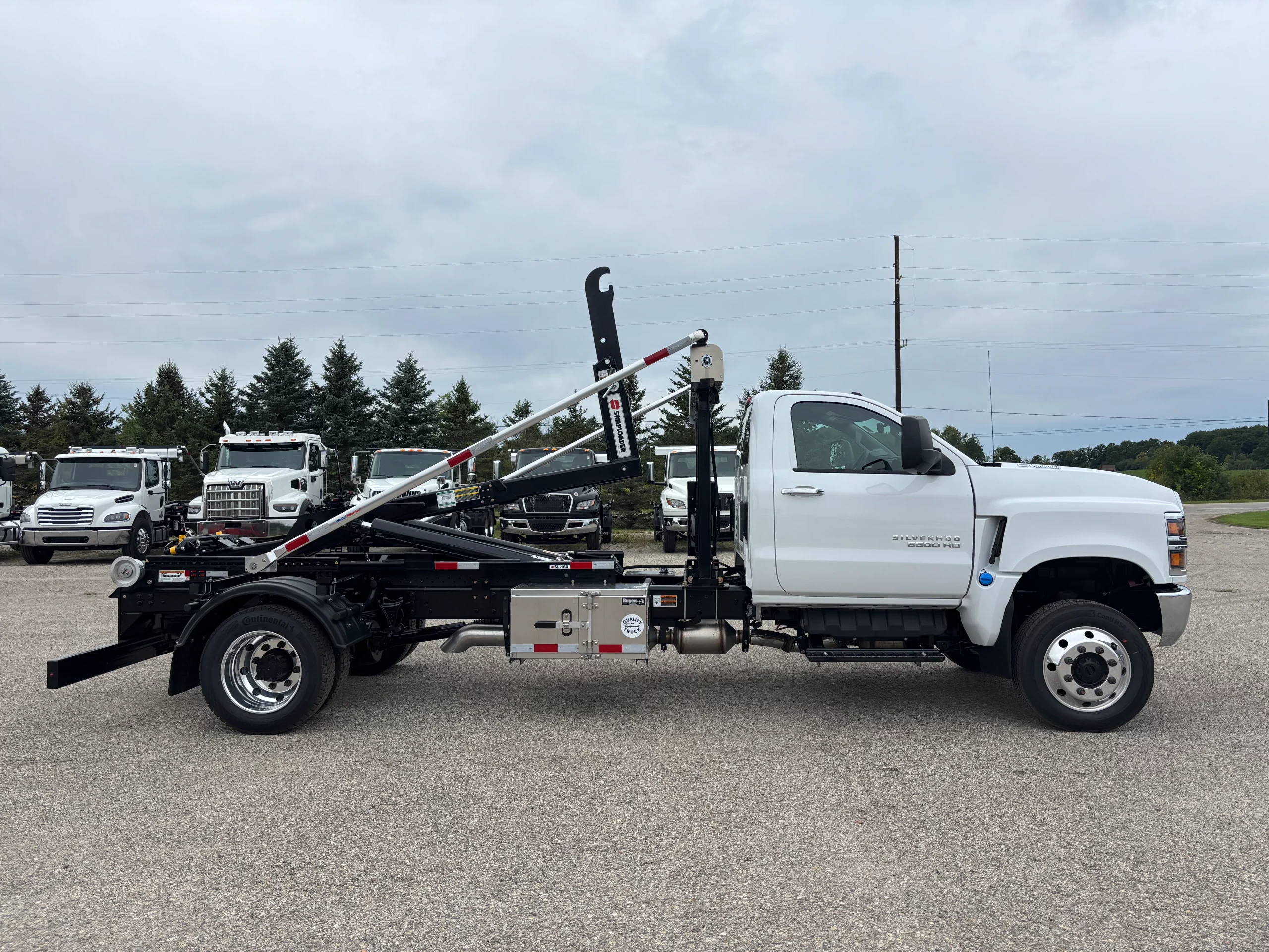 NEW 2025 Chevy 6500 Hooklift Truck NEW 2025 Chevy 6500 Hooklift Truck - image 4 of 6