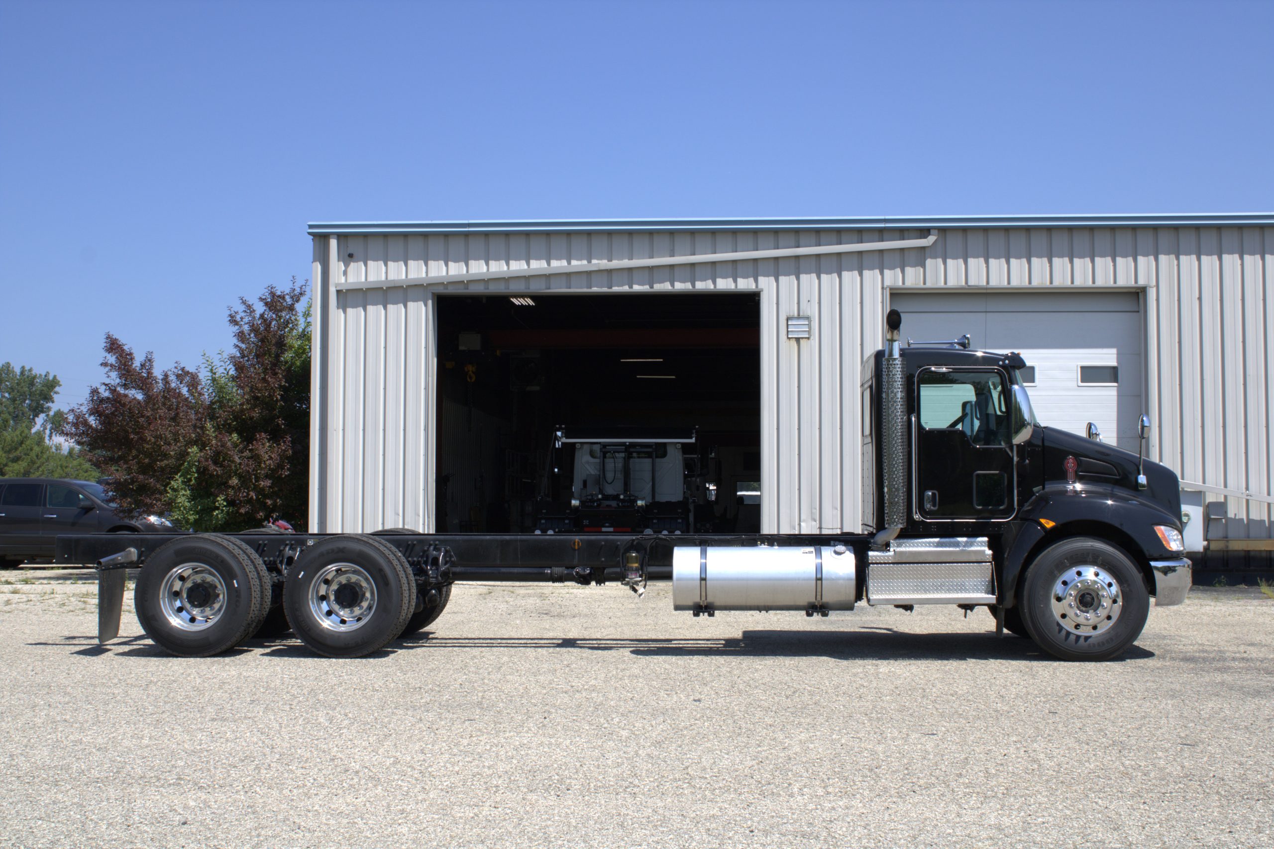 Used 2022 Kenworth T370 Hooklift Truck USED 2022 Kenworth T370 Hooklift Truck - image 4 of 6