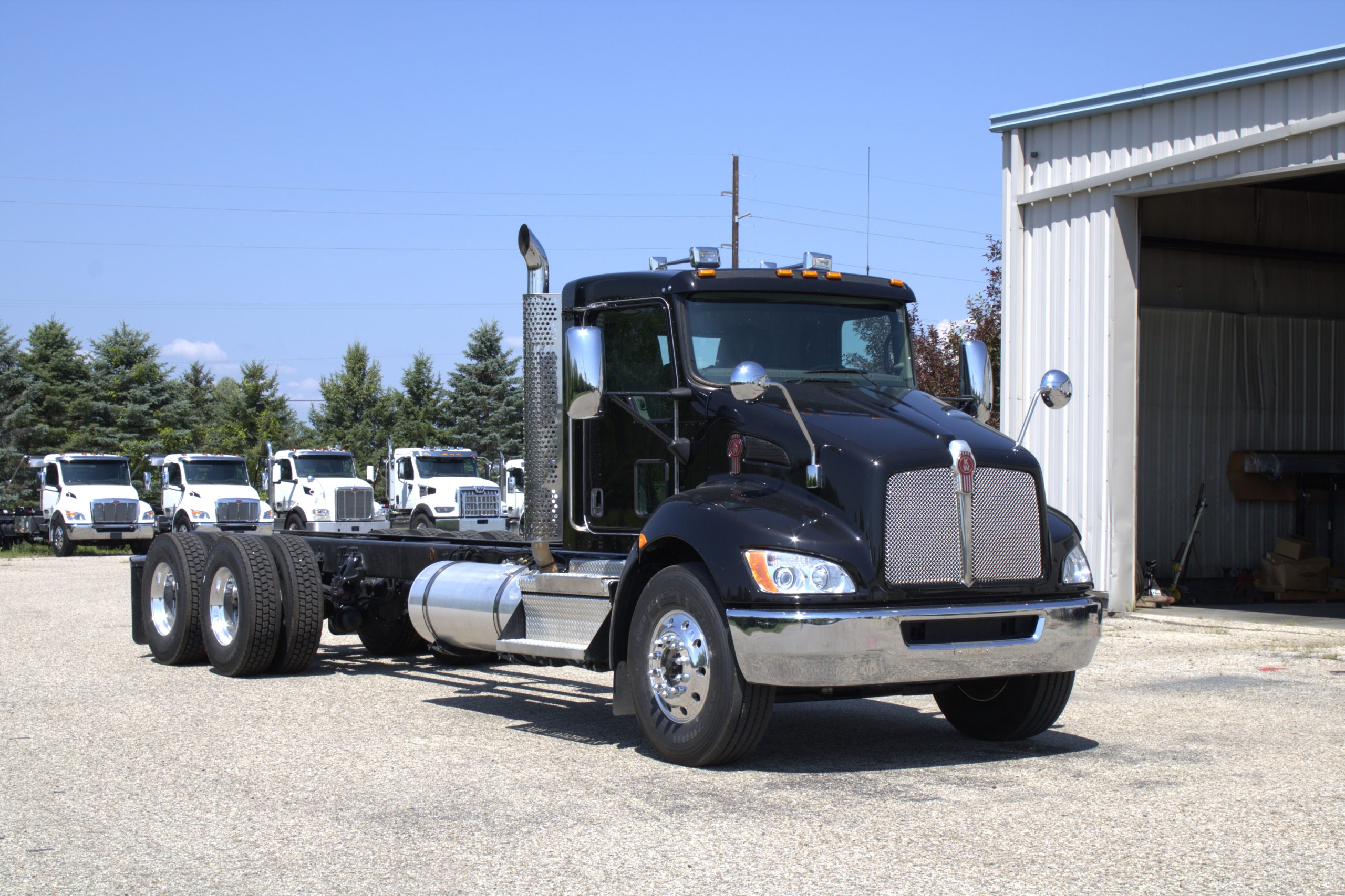 Used 2022 Kenworth T370 Hooklift Truck USED 2022 Kenworth T370 Hooklift Truck - image 1 of 6
