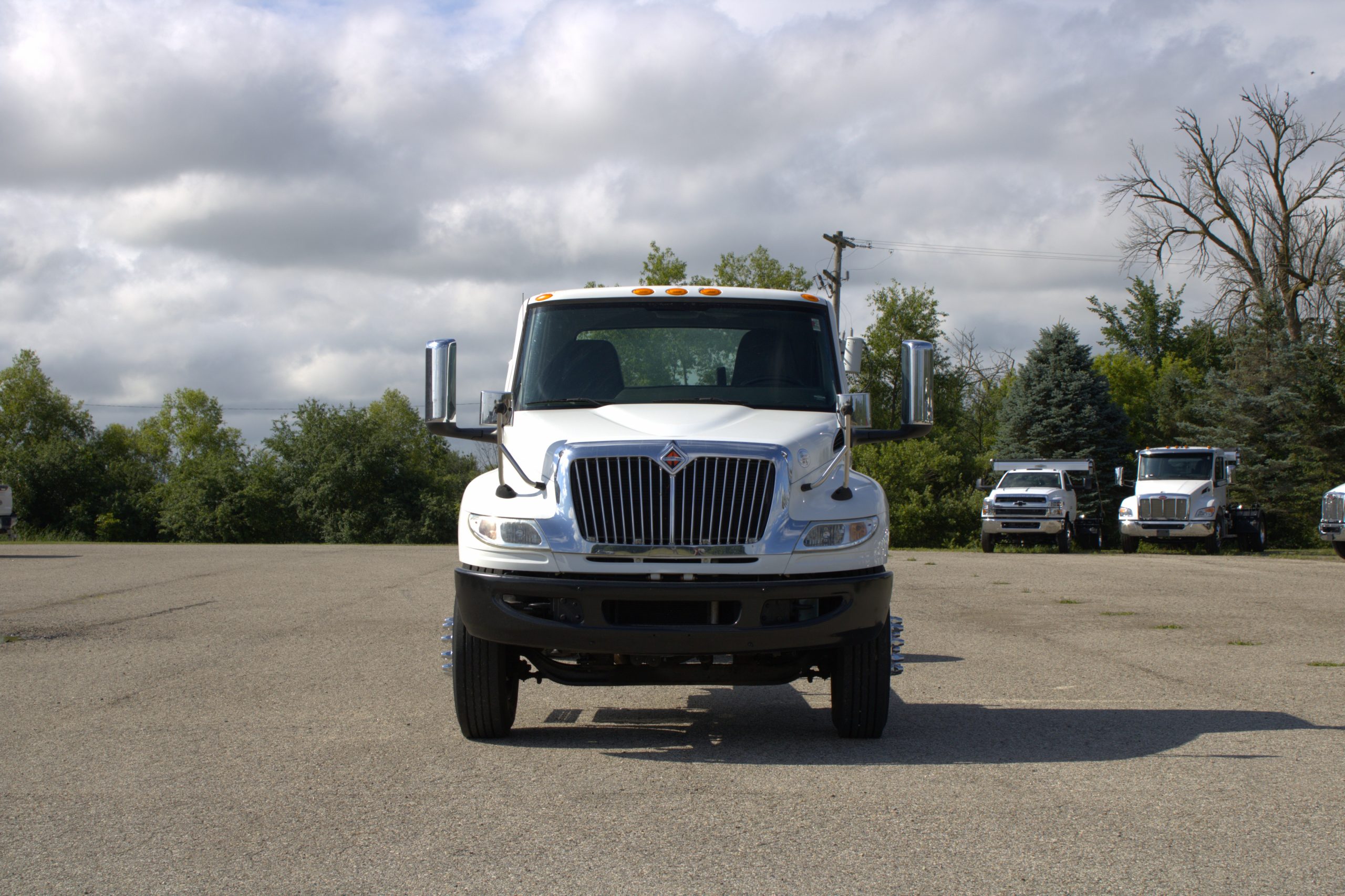 Used 2019 International Mv Hooklift Truck USED 2019 International MV Hooklift Truck - image 1 of 6