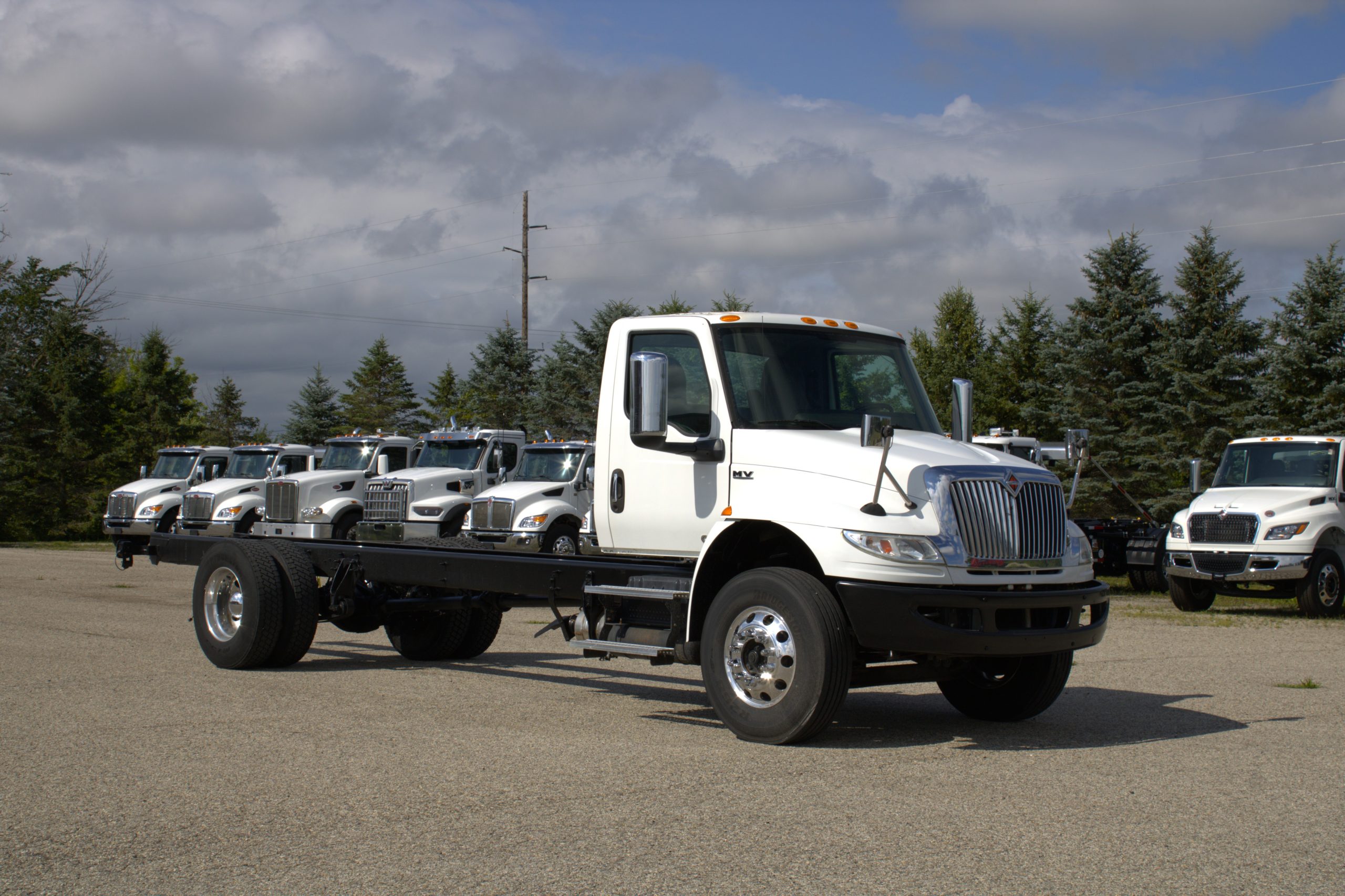 Used 2019 International Mv Hooklift Truck USED 2019 International MV Hooklift Truck - image 3 of 6