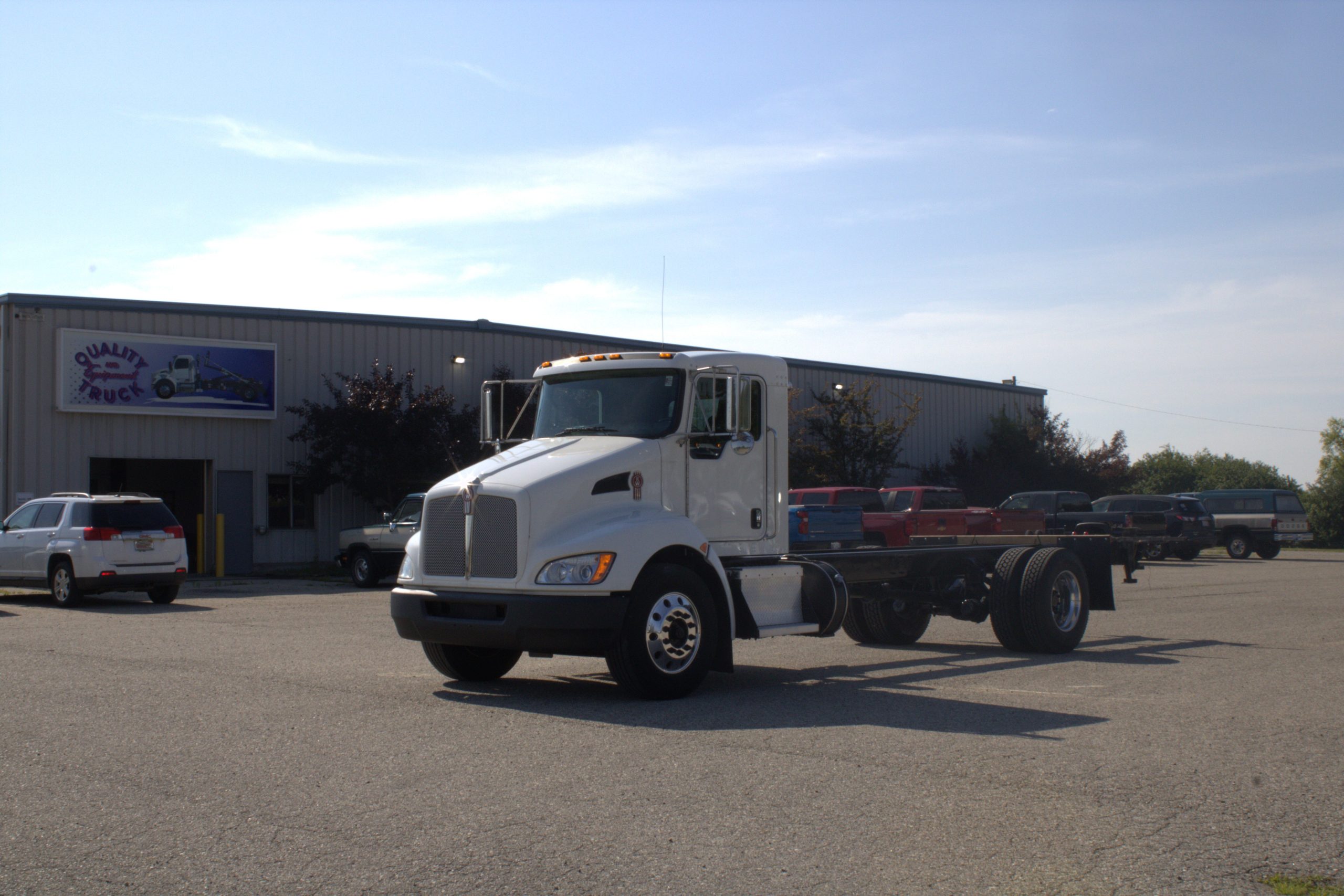 Used 2019 Kenworth T370 Hooklift Truck USED 2019 Kenworth T370 Hooklift Truck - image 3 of 6